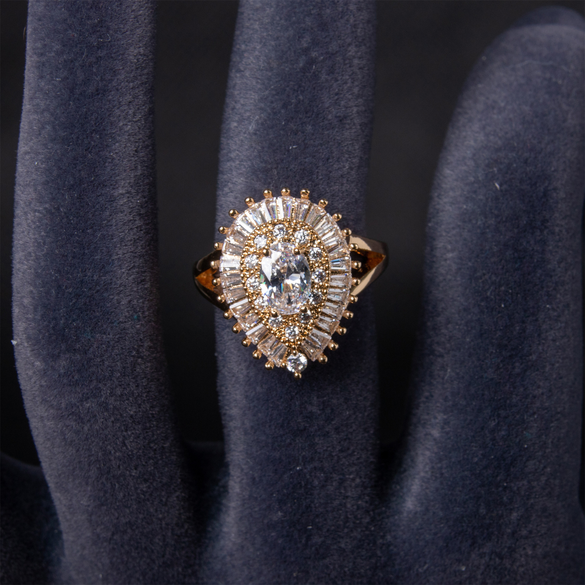 New high quality elegant zircon ring