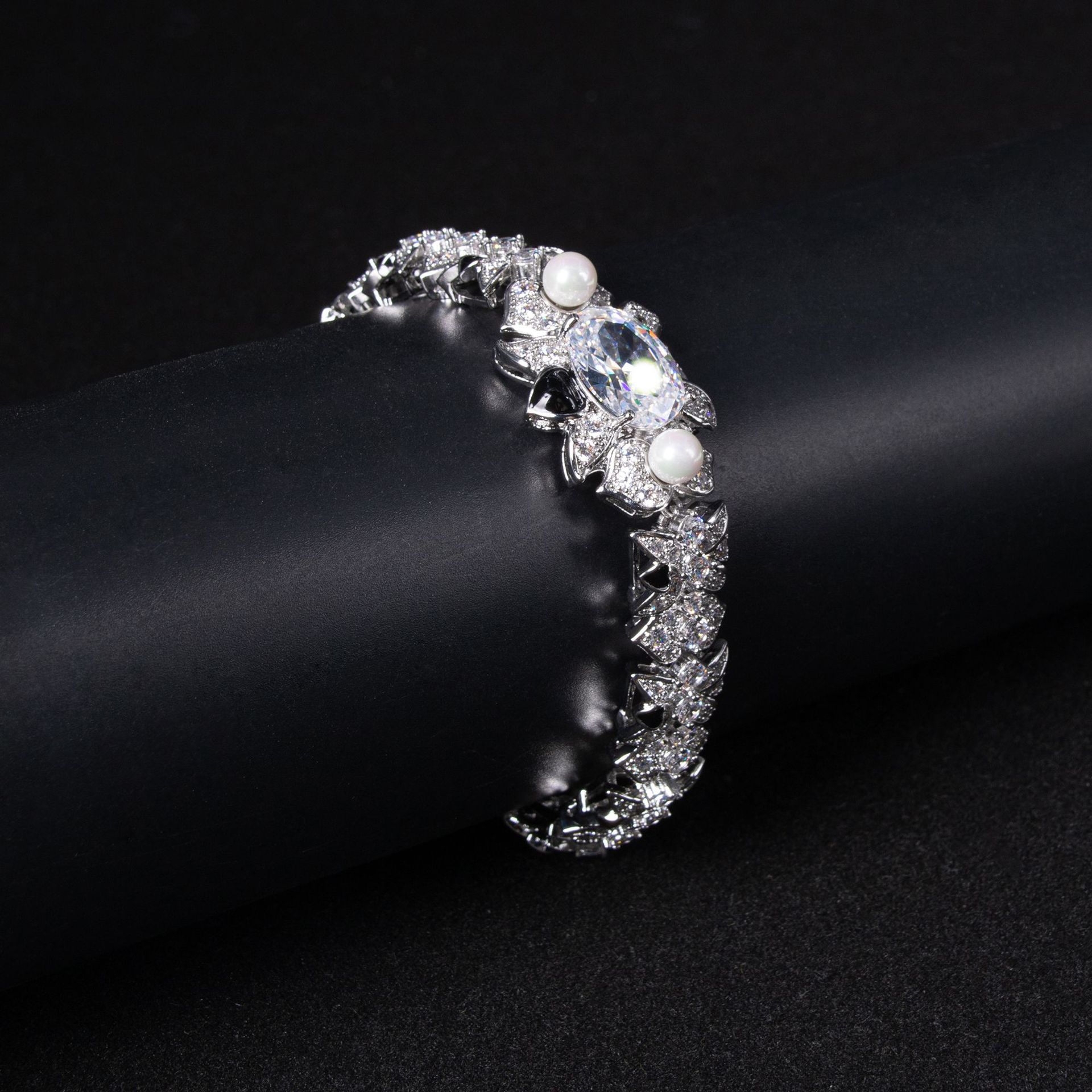 New elegant zircon bracelet