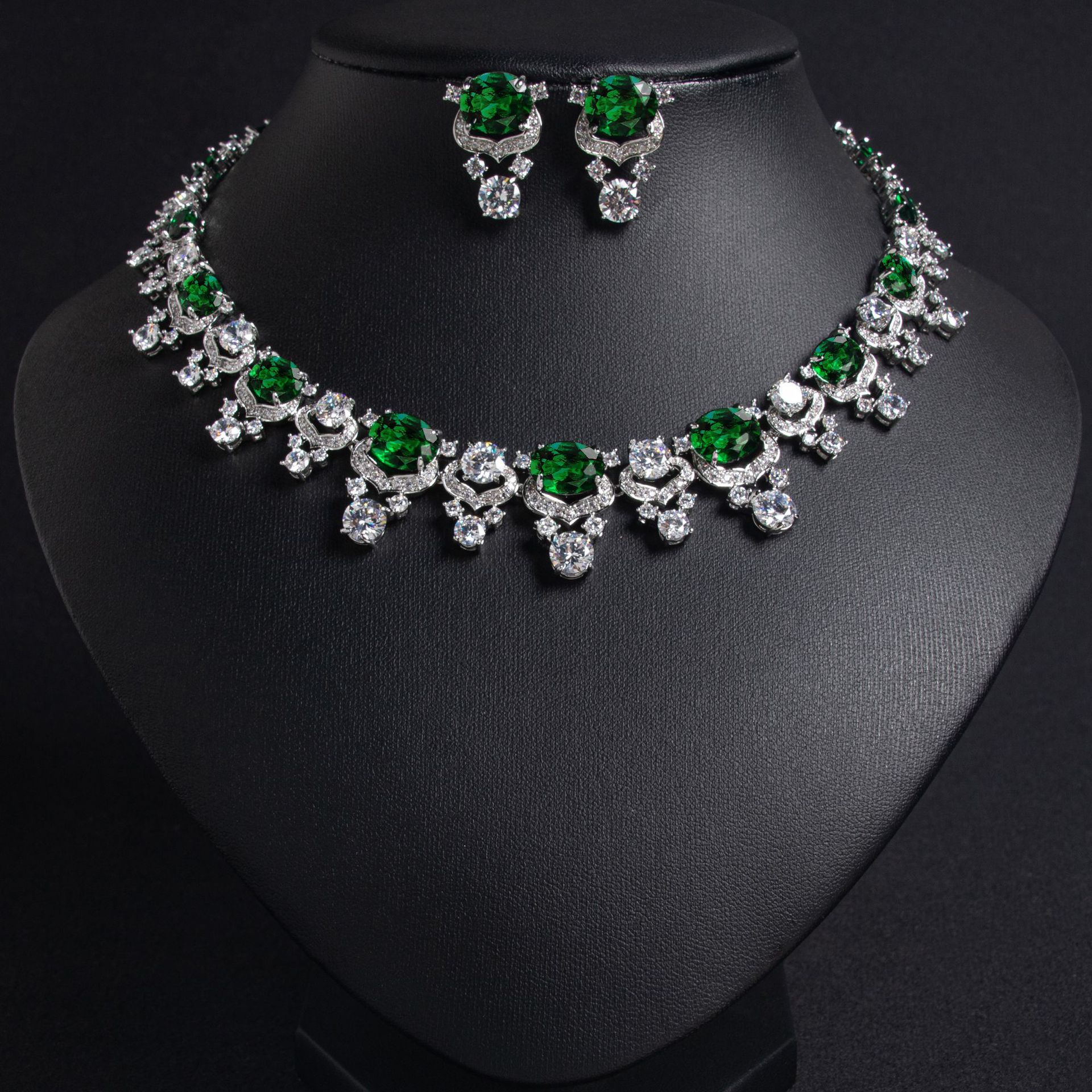 New zircon jewelry set suitable for banquets