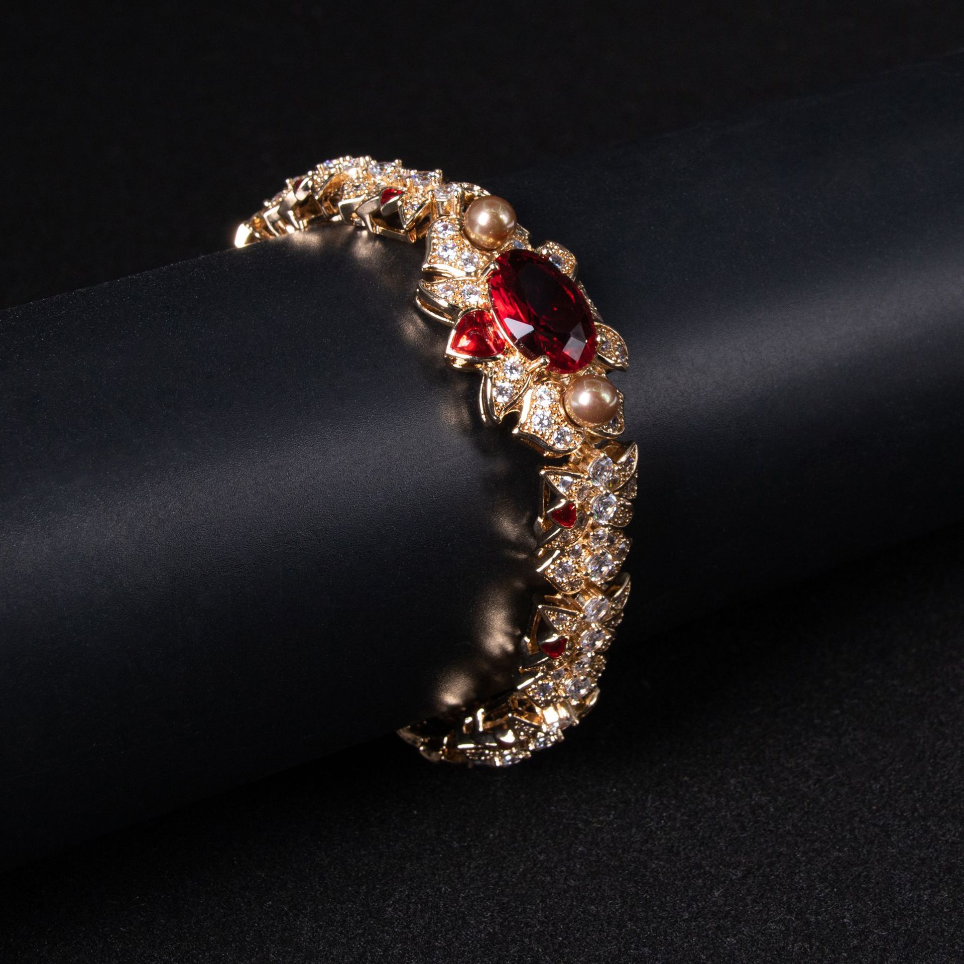 New elegant zircon bracelet