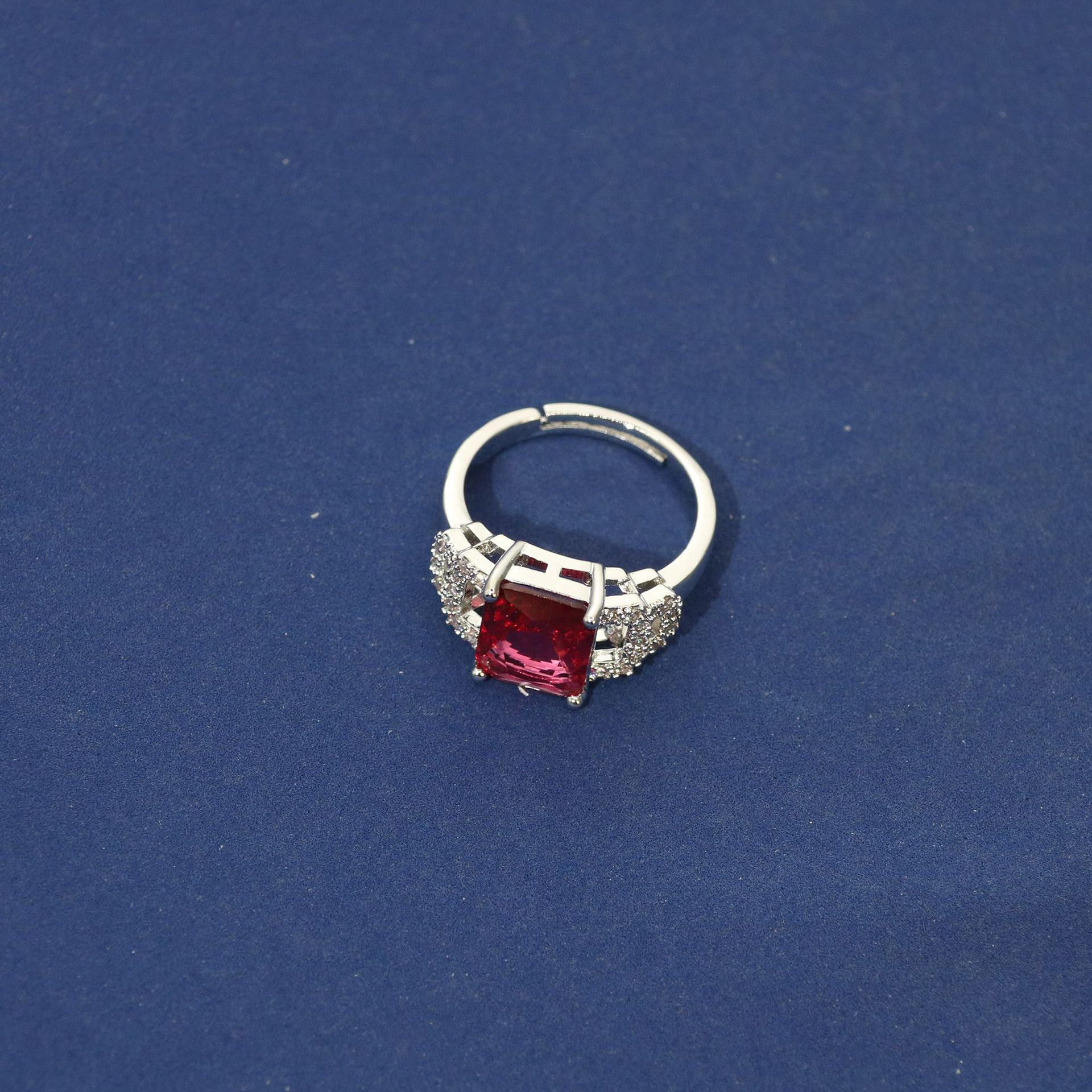 New high quality zircon ring