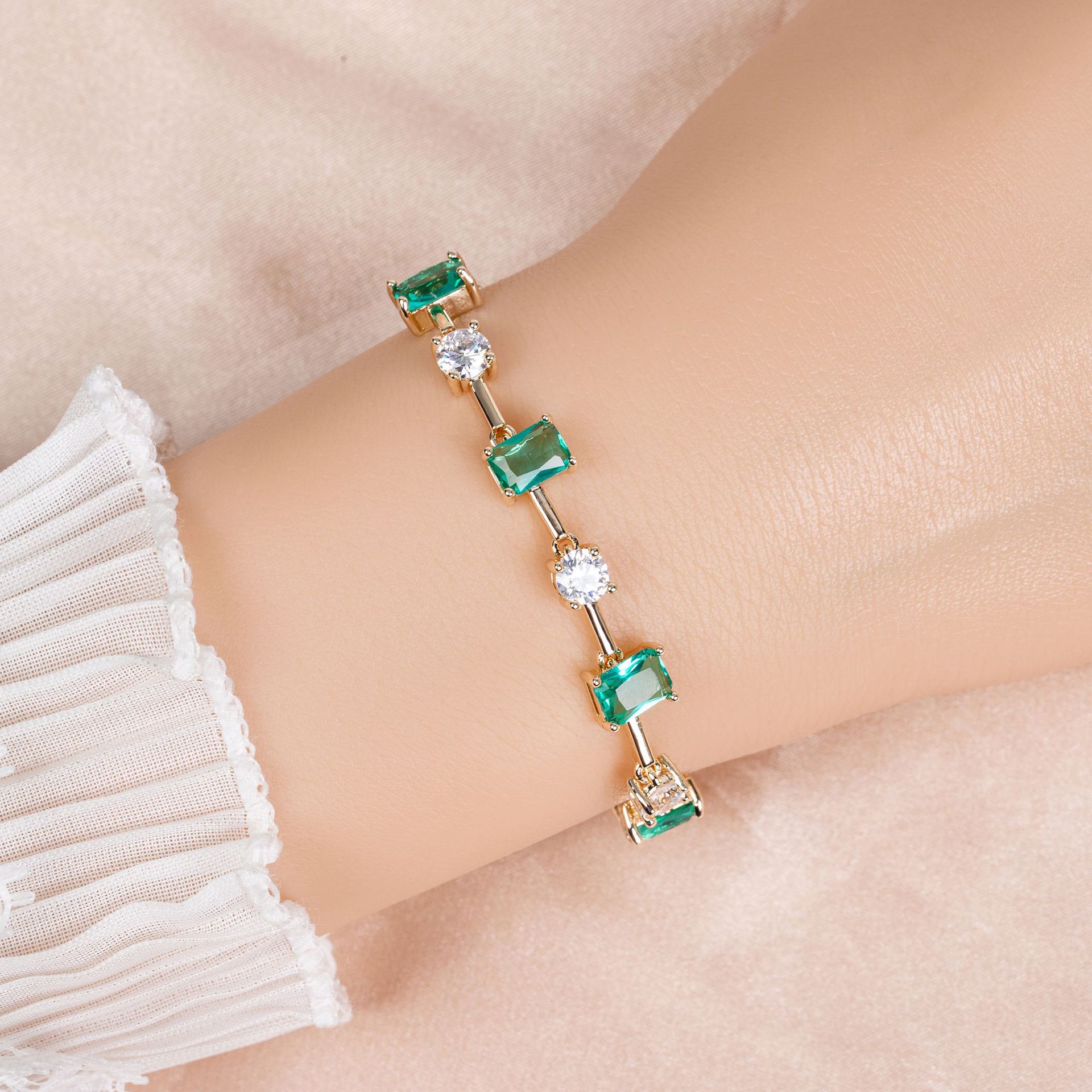 New beautiful zircon bracelet