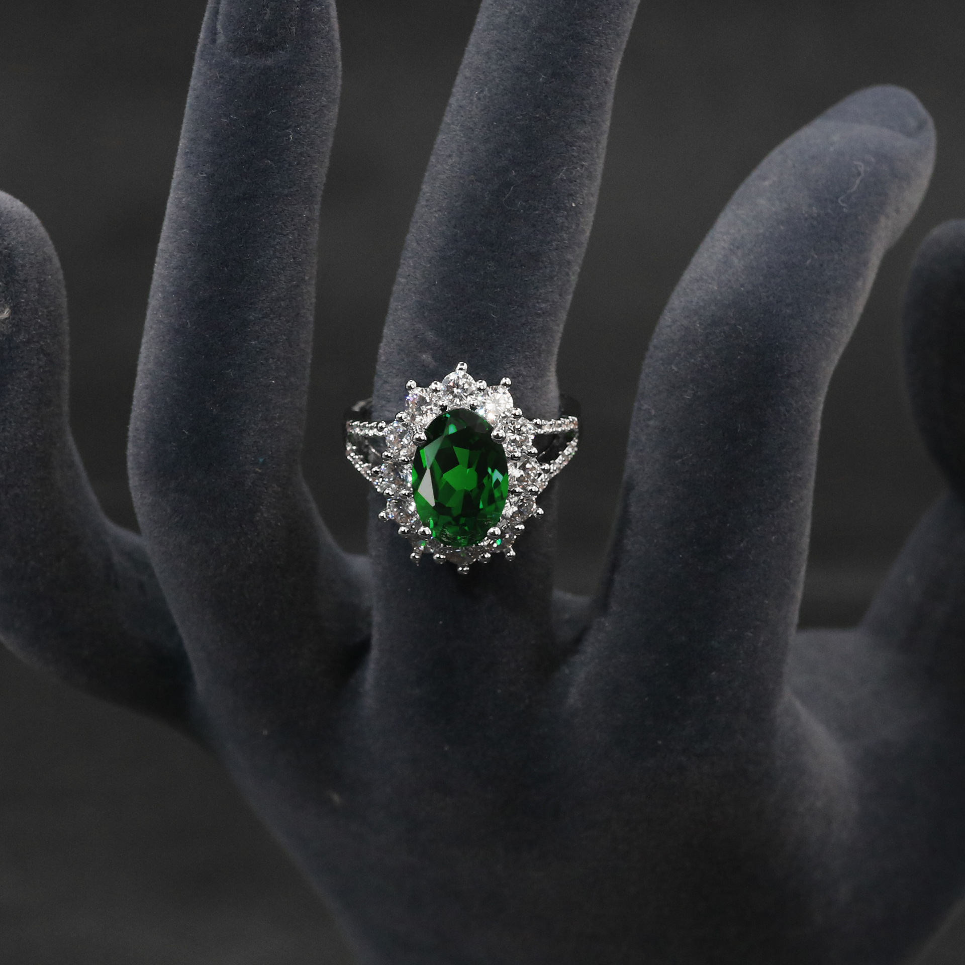 New high quality elegant zircon ring