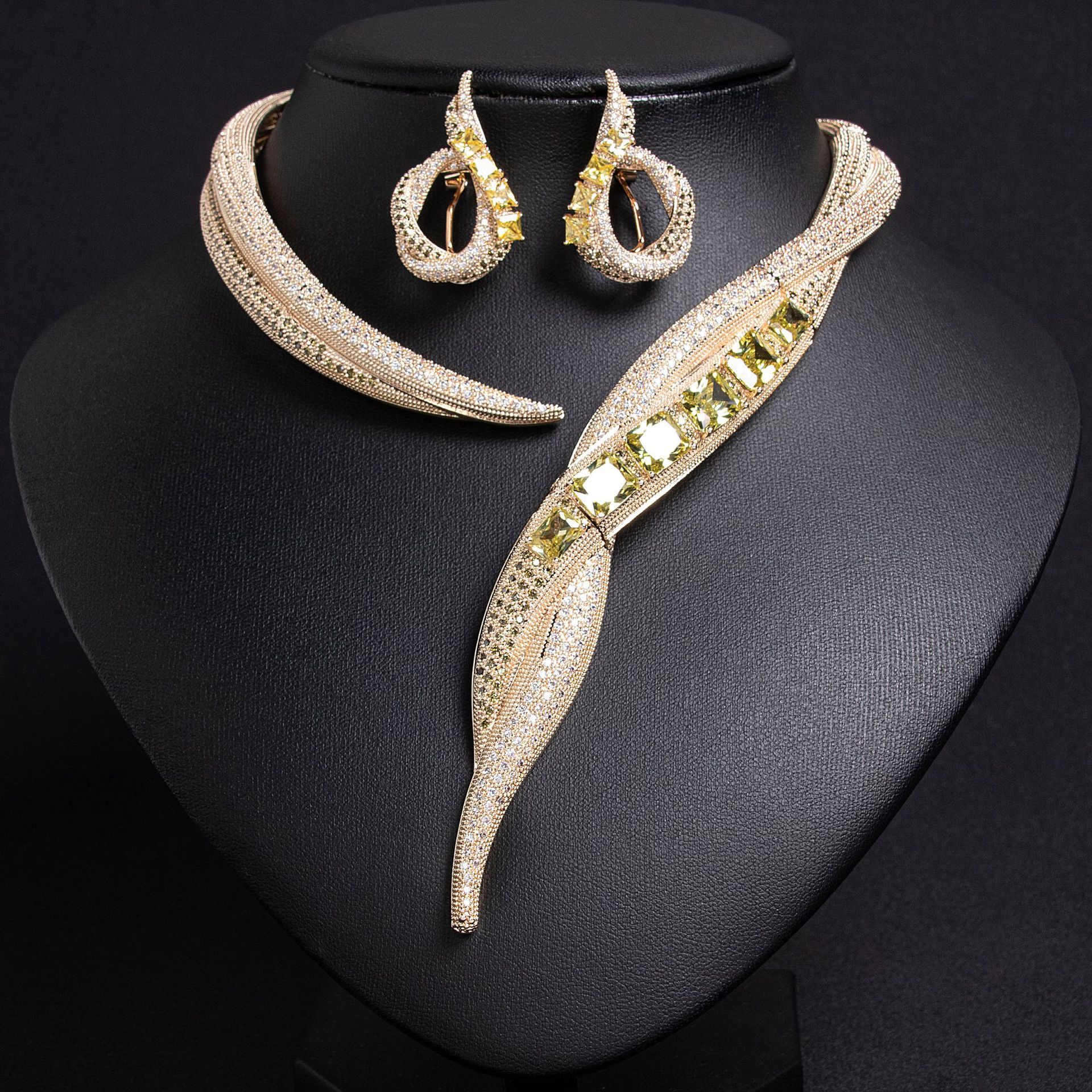 A stylish zircon necklace and earrings set
