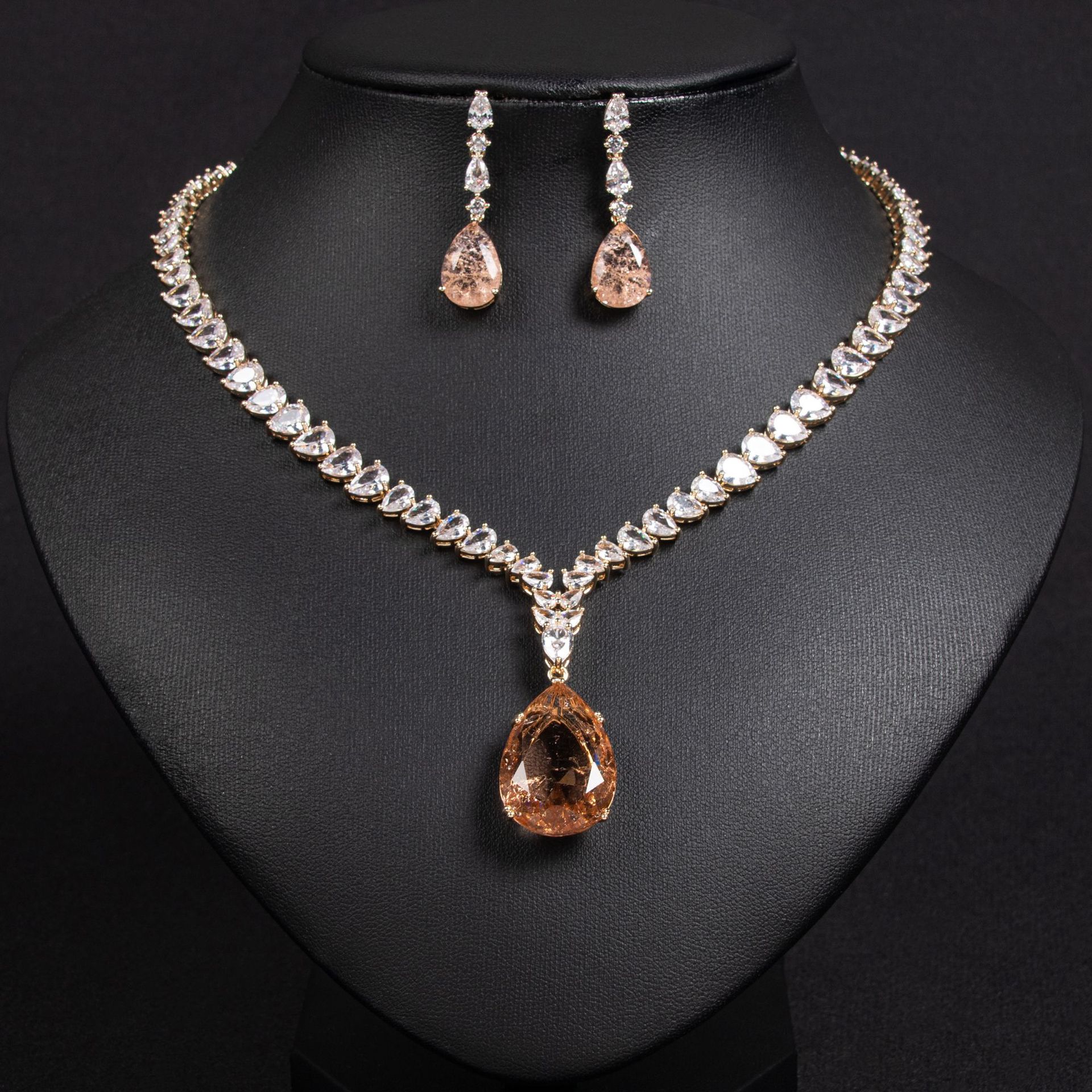 New zircon jewelry set suitable for parties