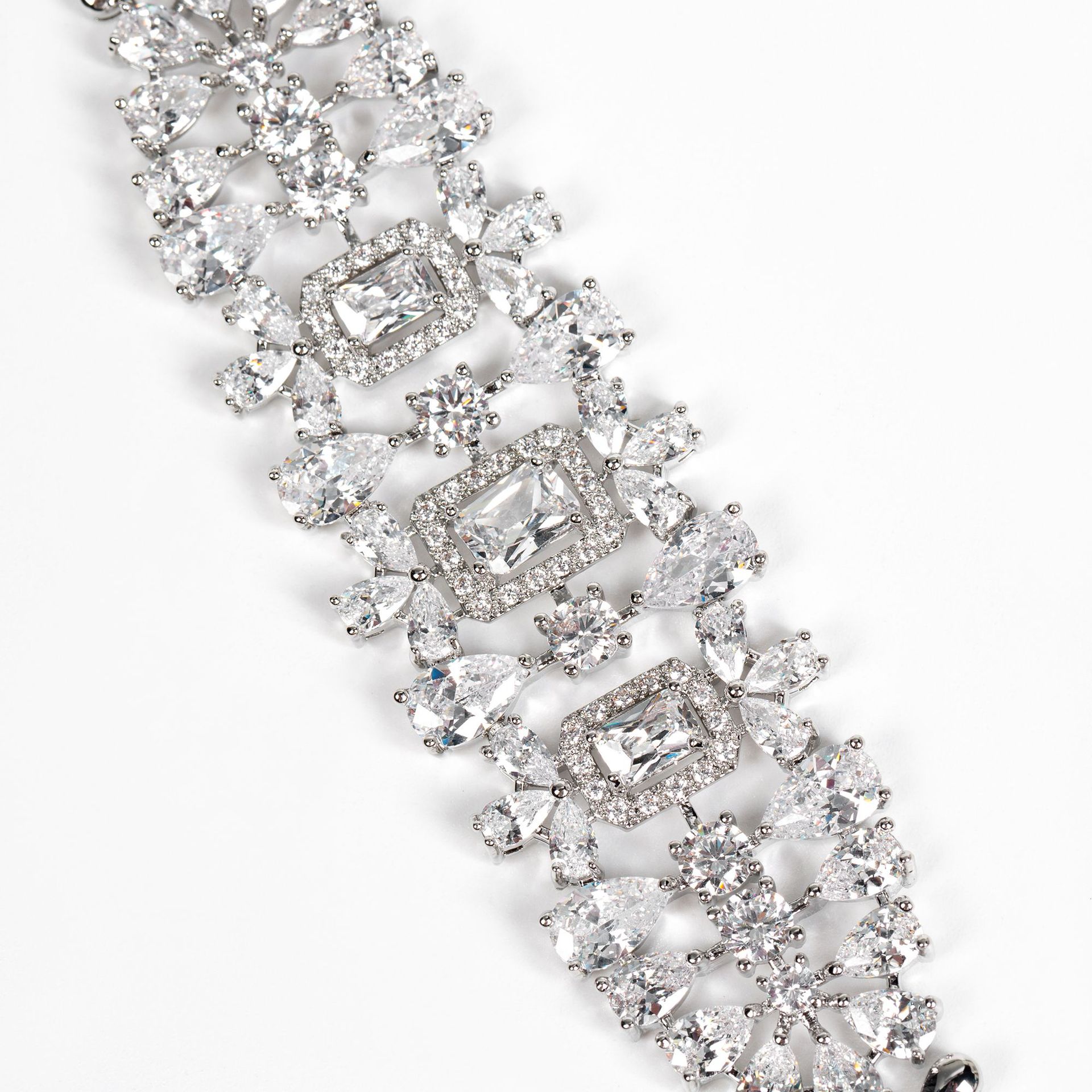 New elegant zircon bracelet