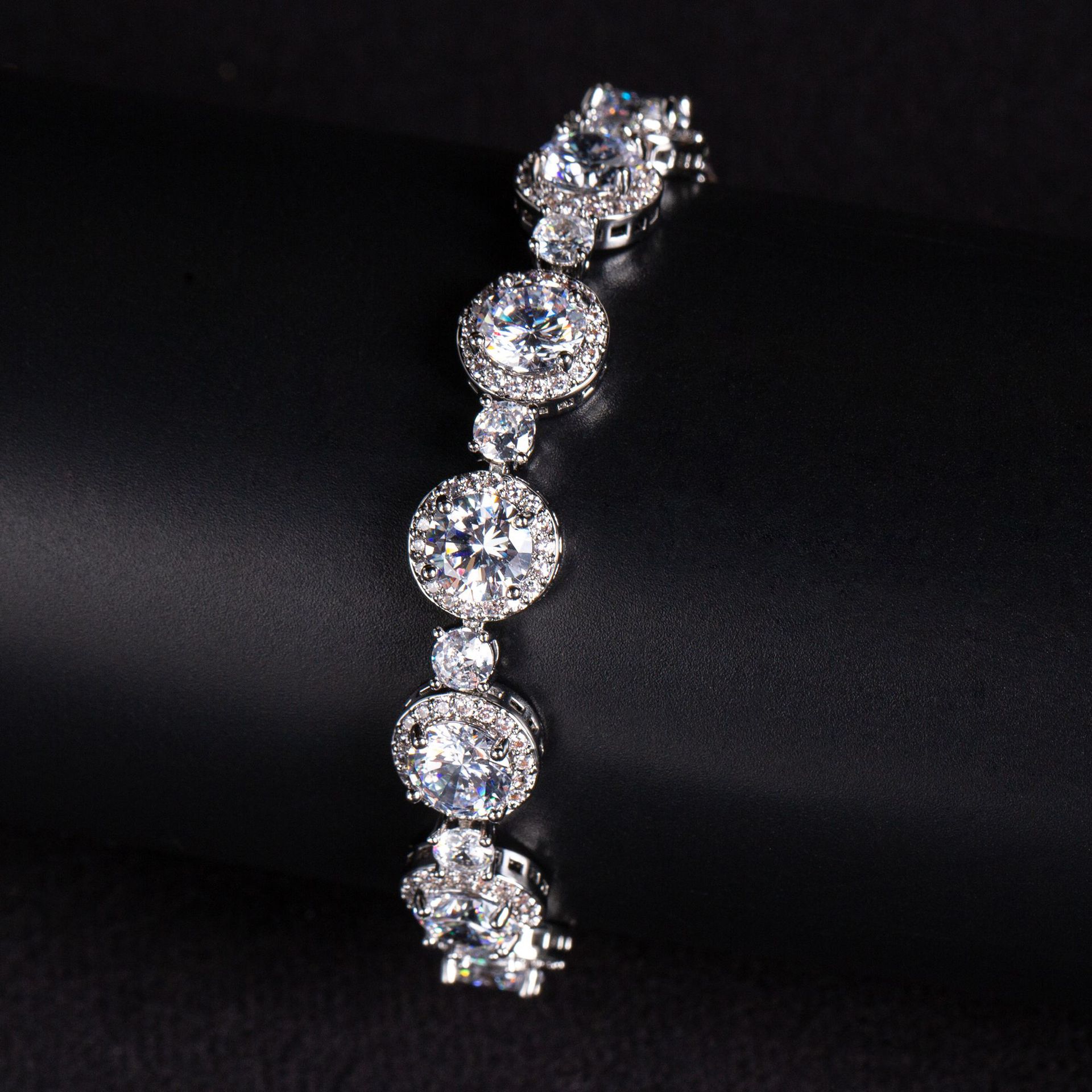 New elegant zircon bracelet