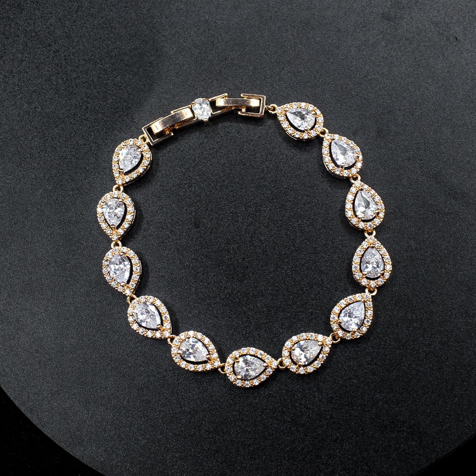 New teardrop zircon bracelet