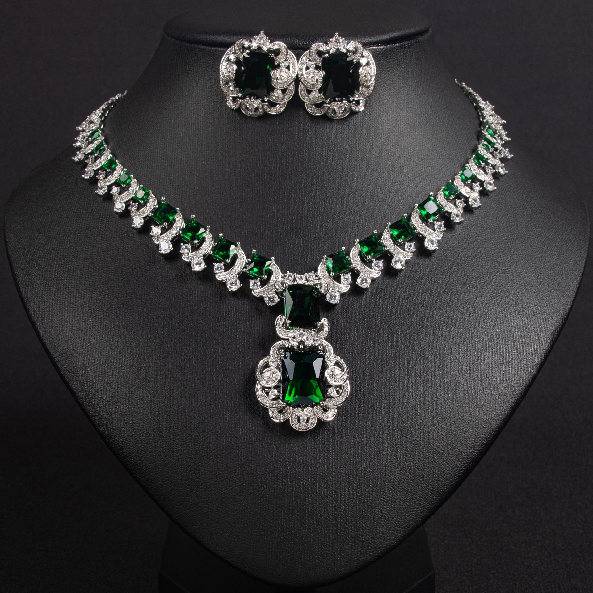 New elegant zircon jewelry set