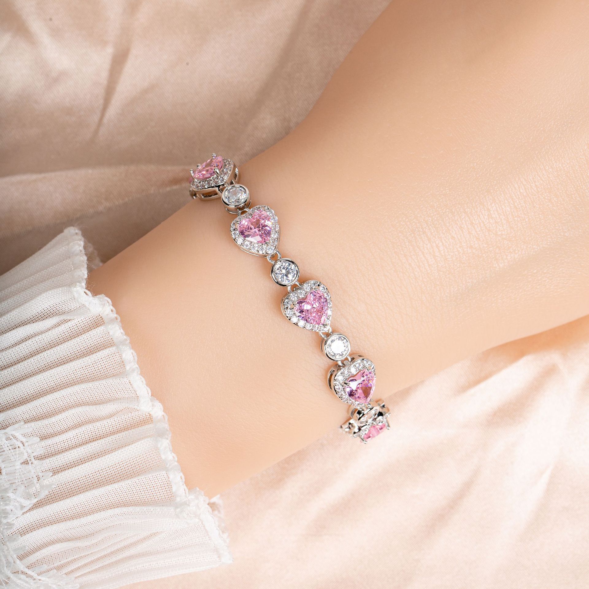 New simple heart-shaped zircon bracelet