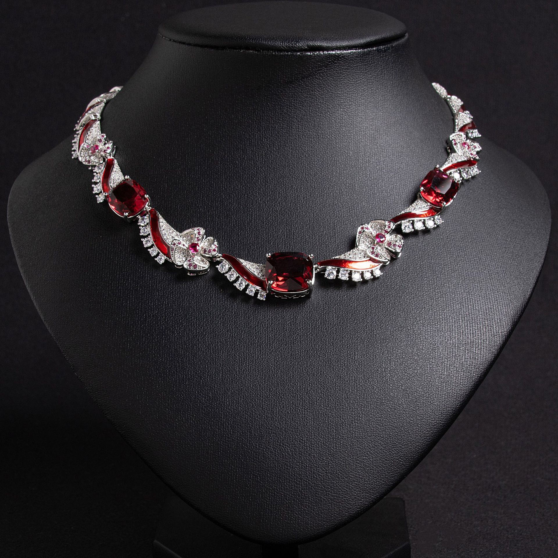 New elegant floral necklace