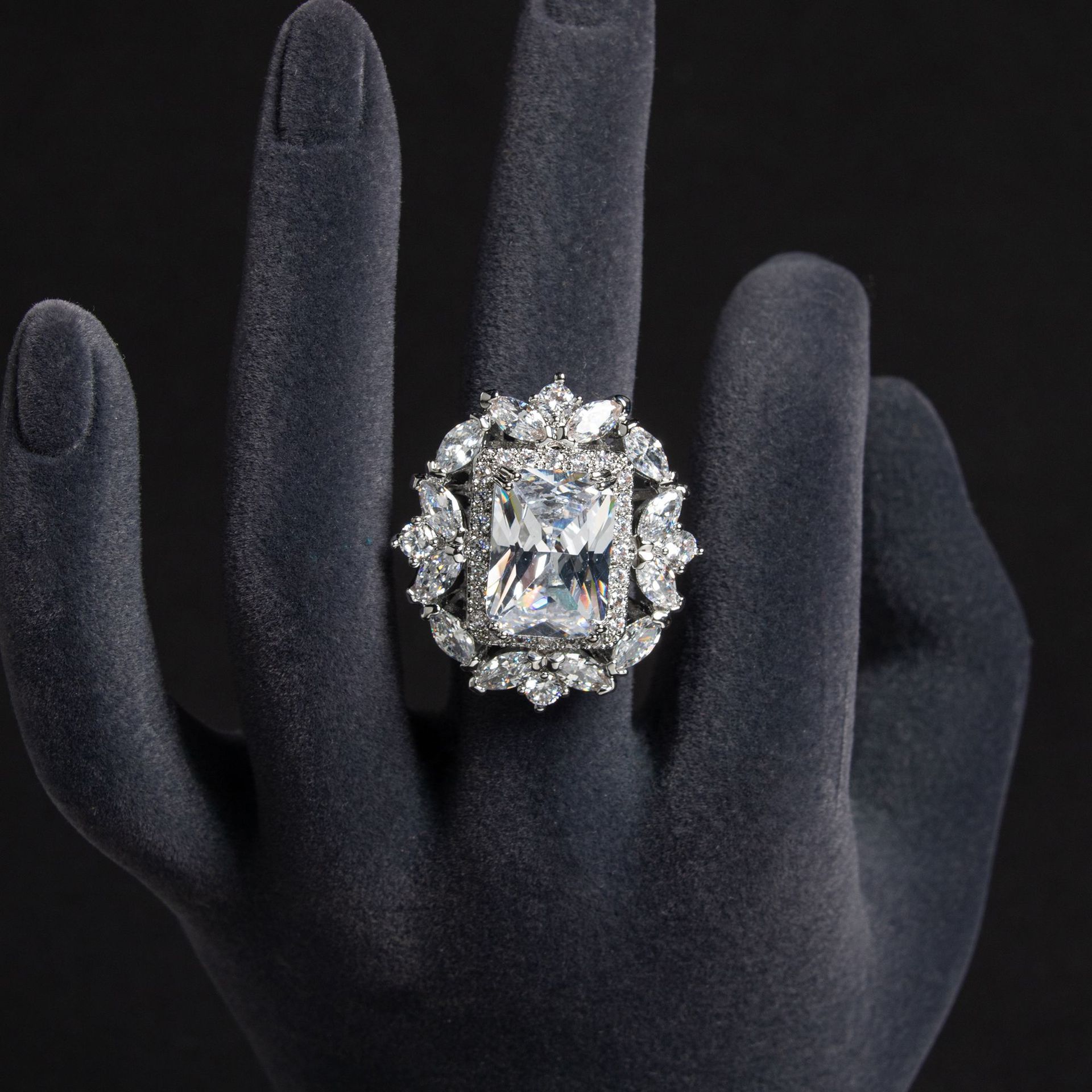 New high quality elegant zircon ring