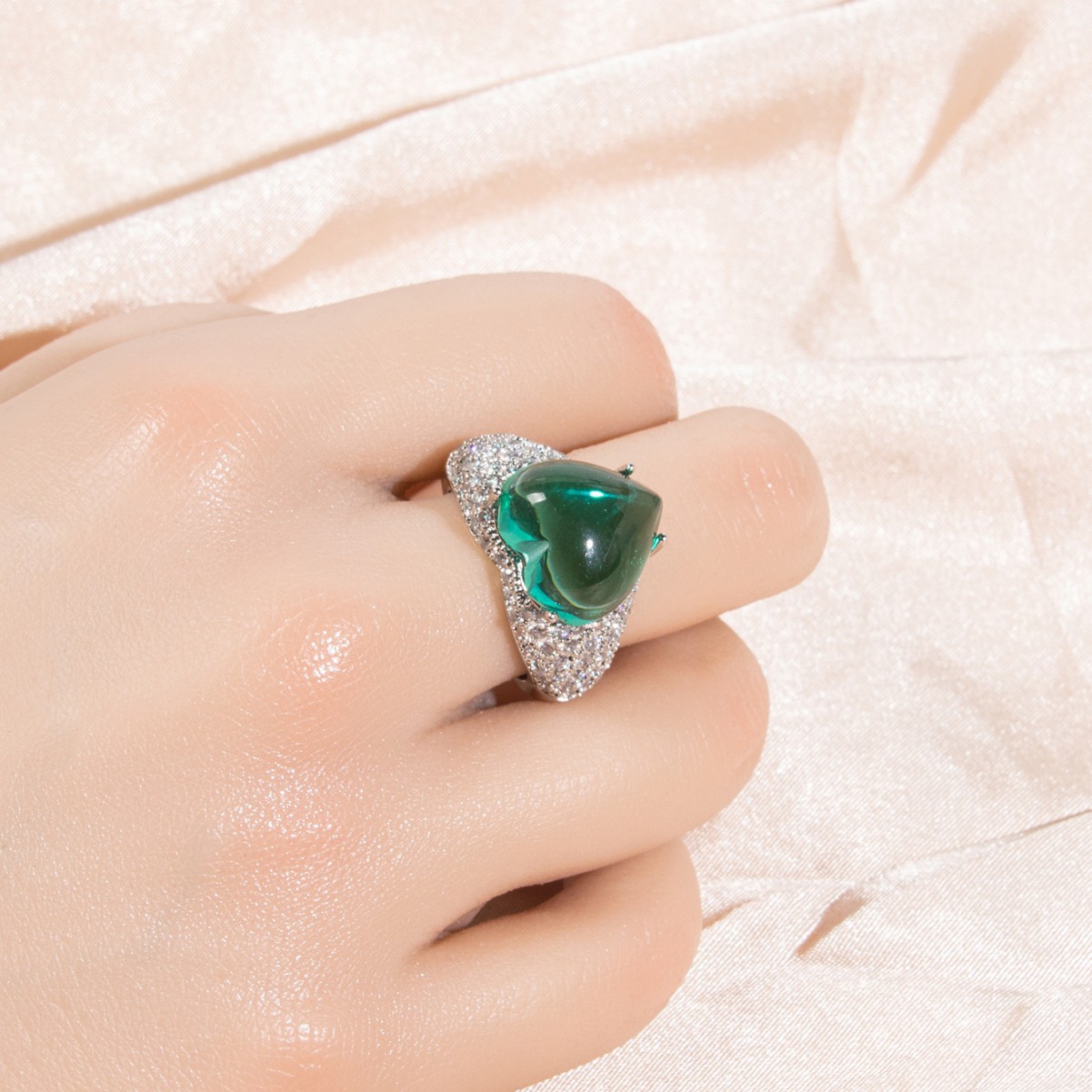 New high quality heart style zircon ring