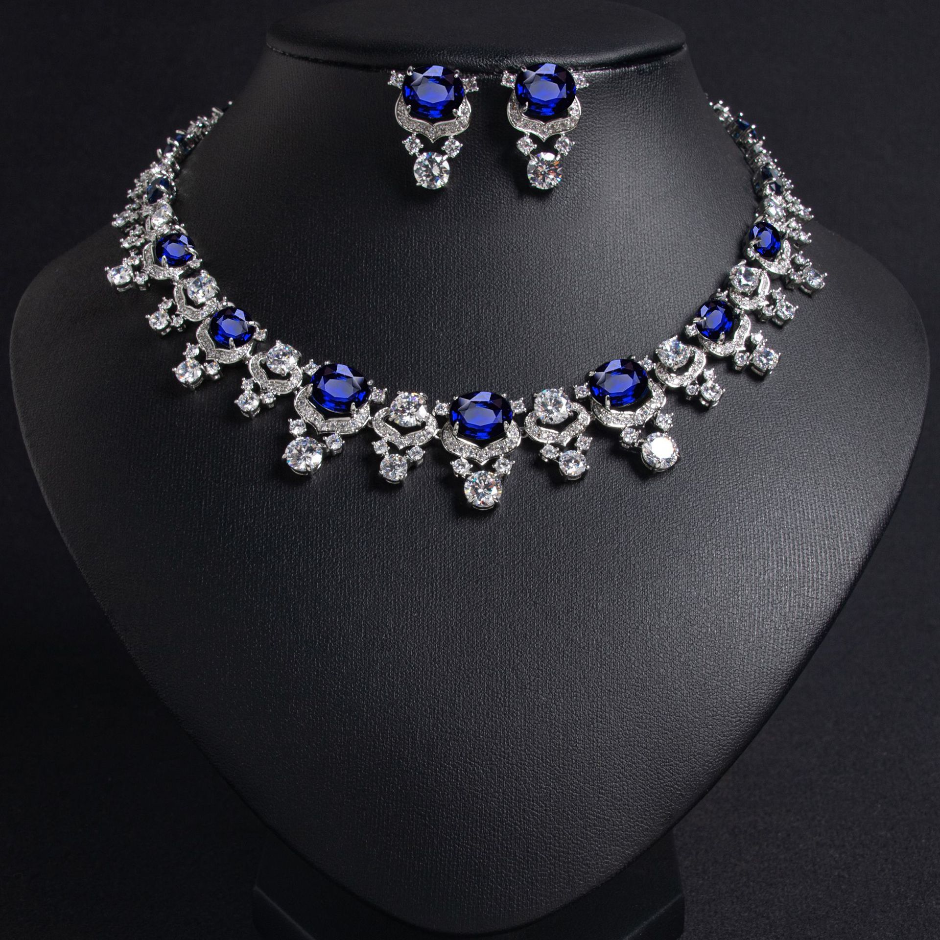 New zircon jewelry set suitable for banquets