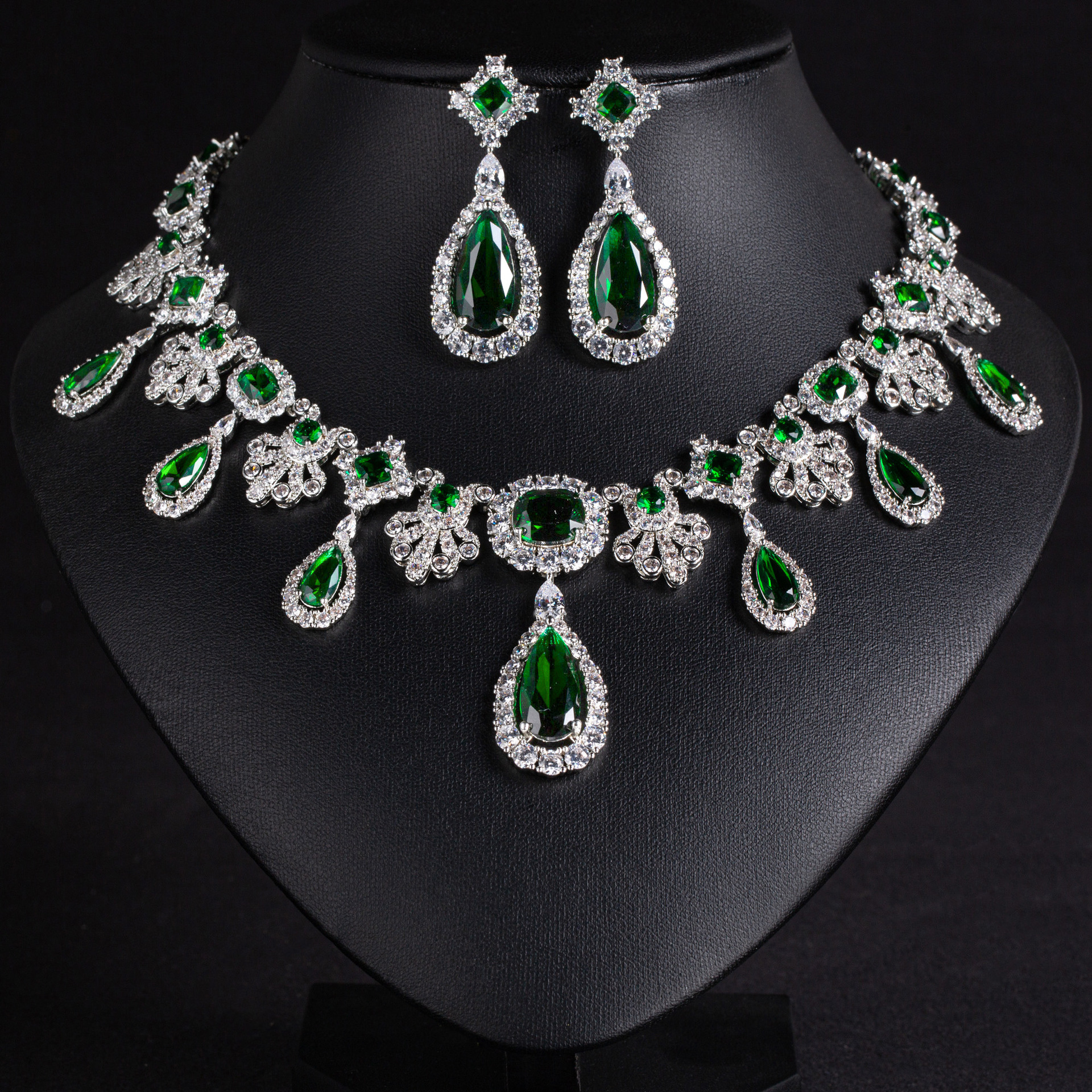 New Louvre Collection Large Teardrop Zirconia Jewelry Set