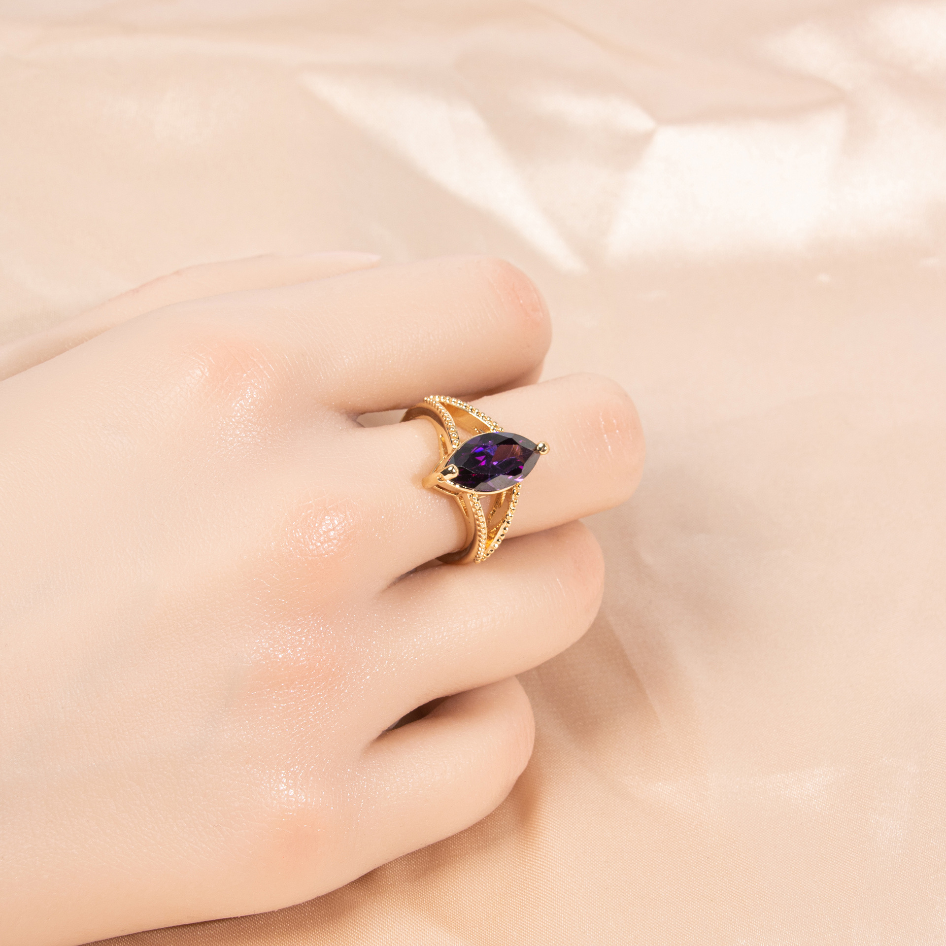 New high quality zircon ring