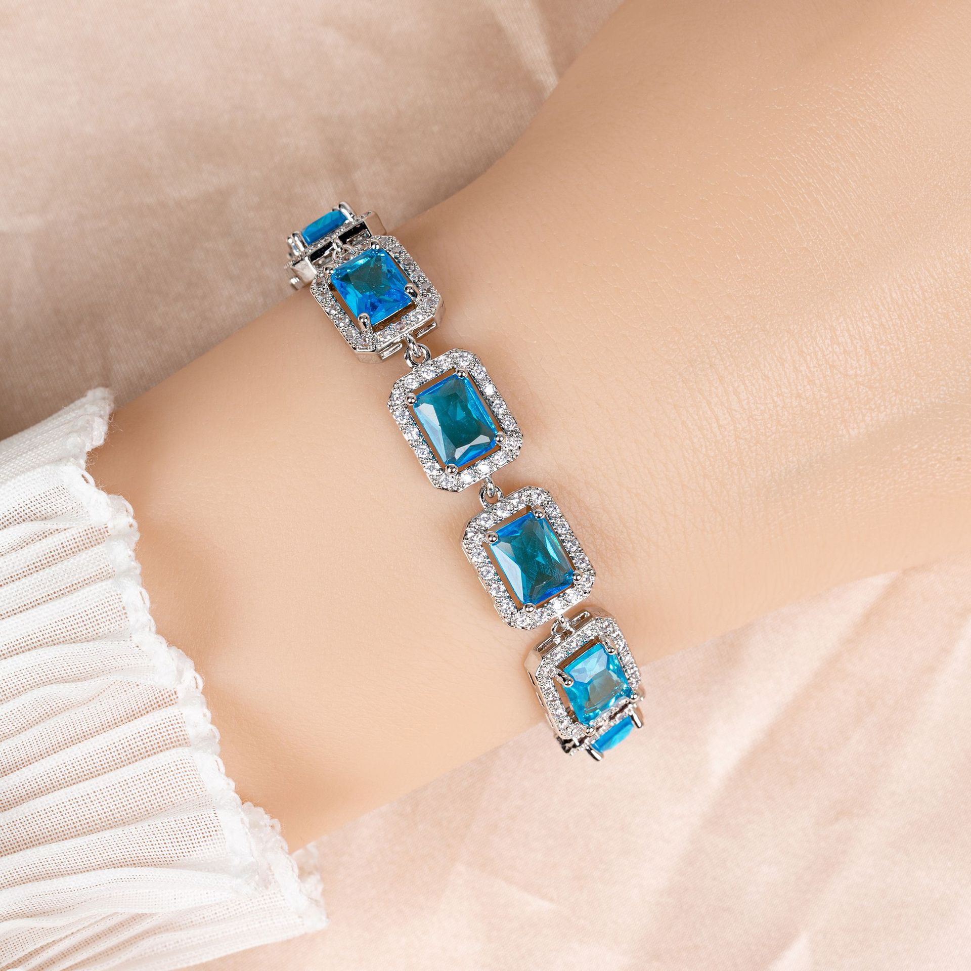 New beautiful zircon bracelet