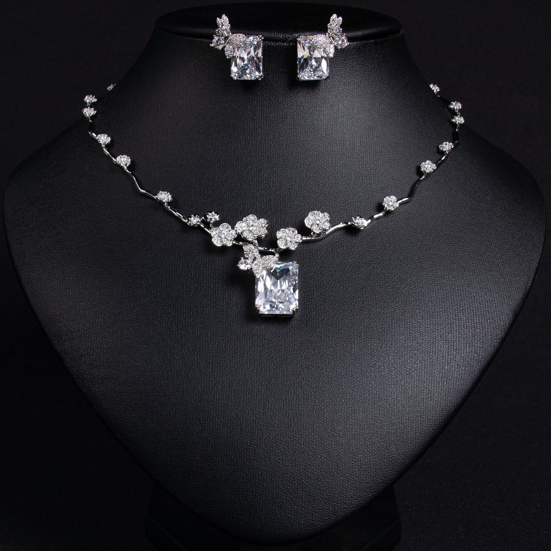 Elegant Floral Jewelry Set