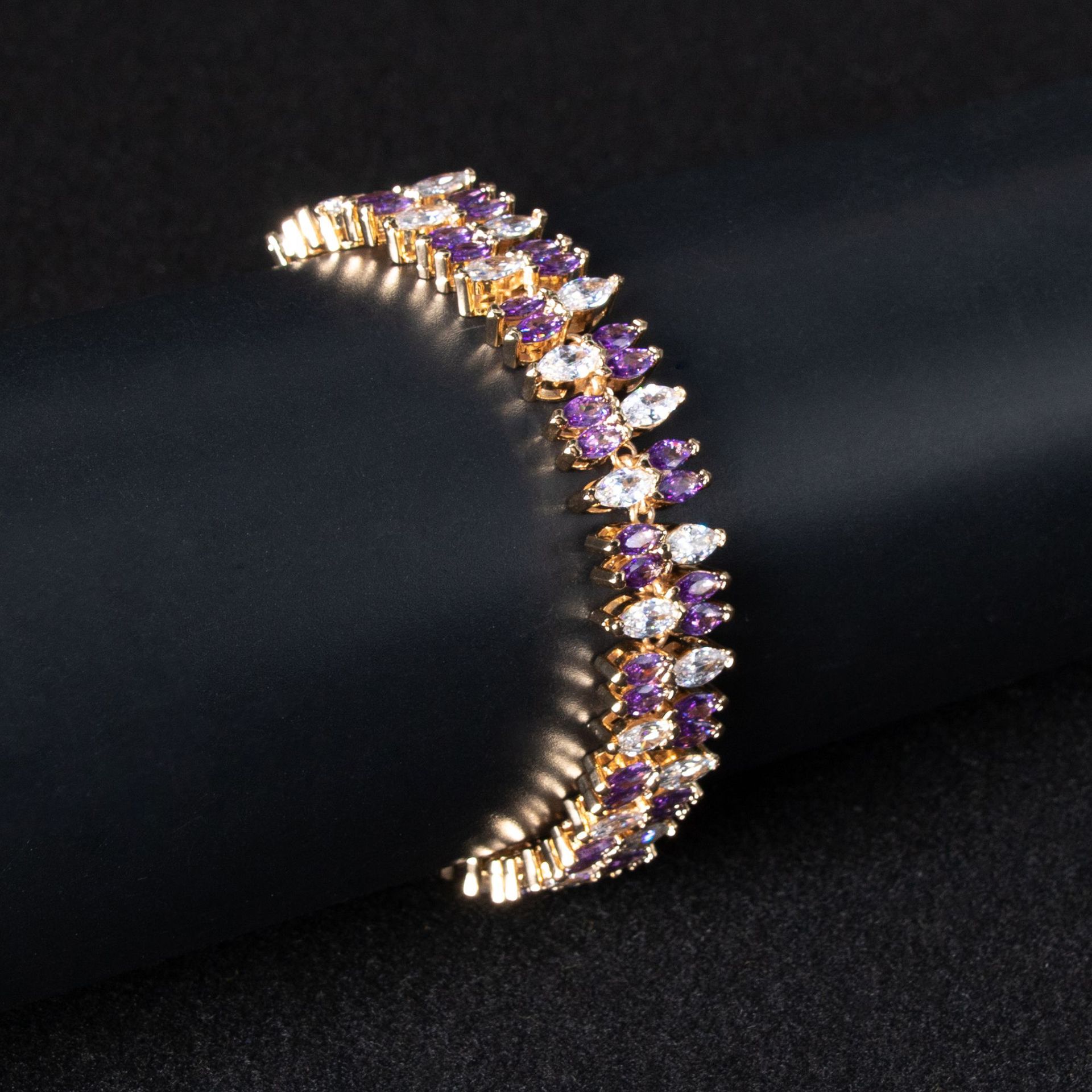 New high quality zircon bracelet