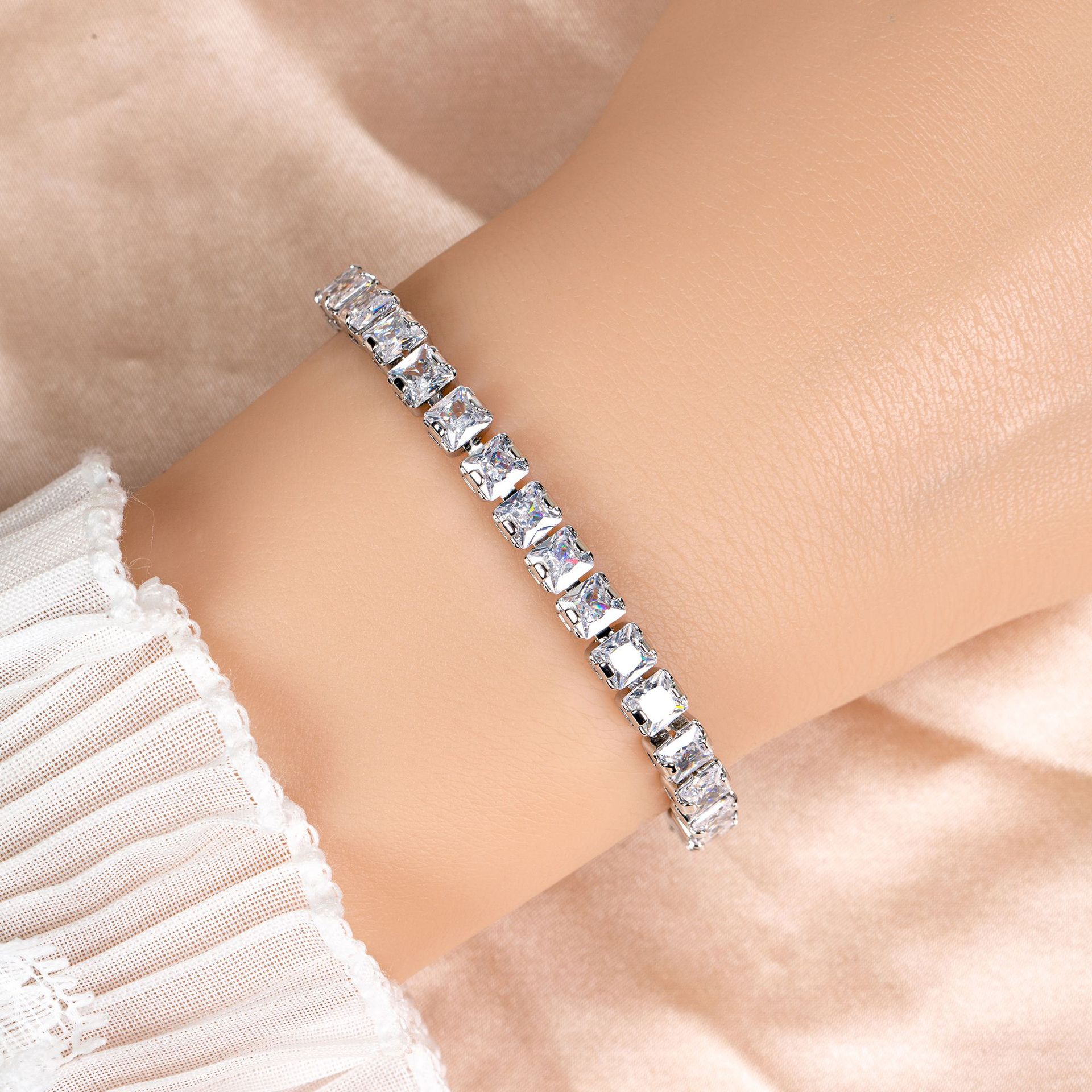 New simple zircon bracelet