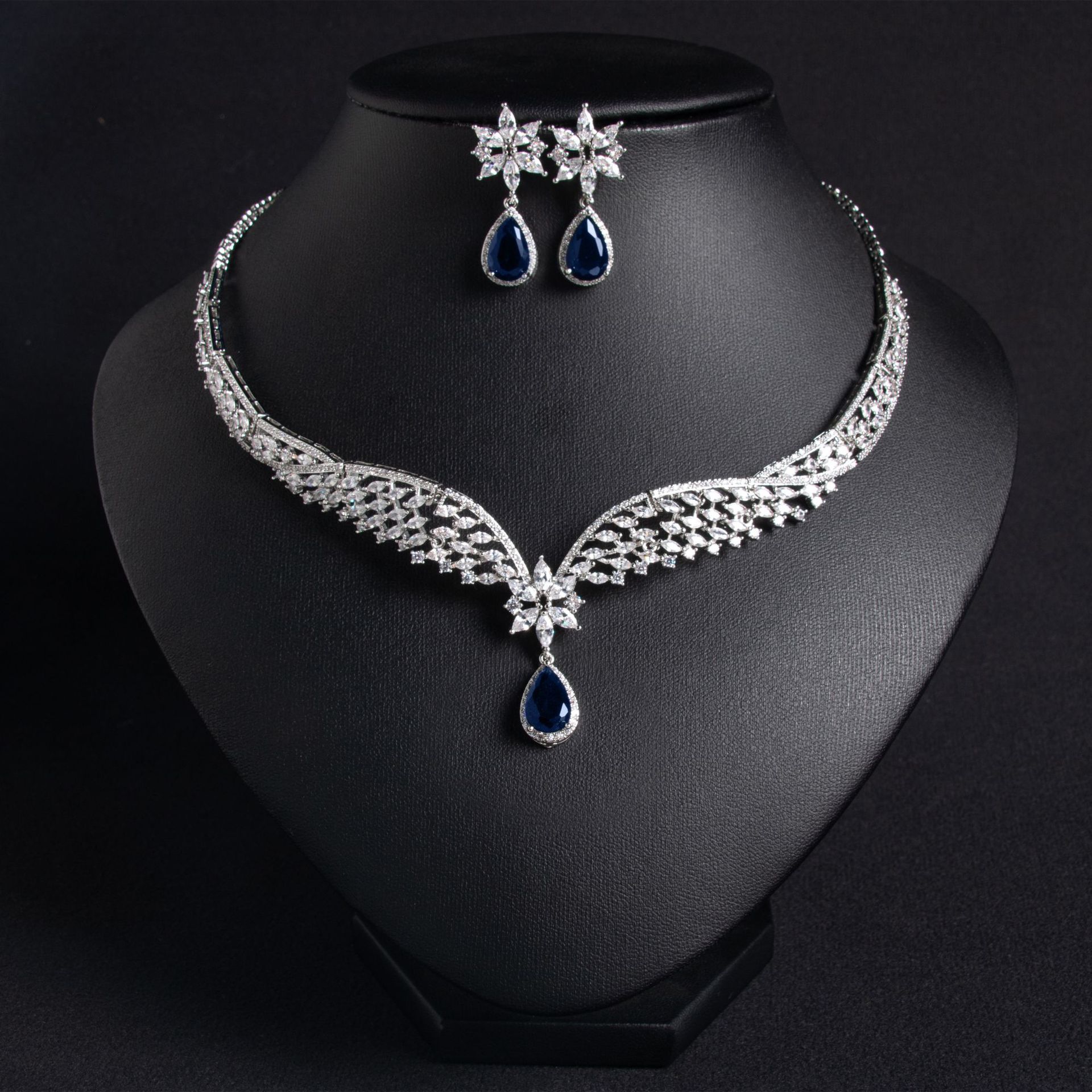 New elegant zircon jewelry set