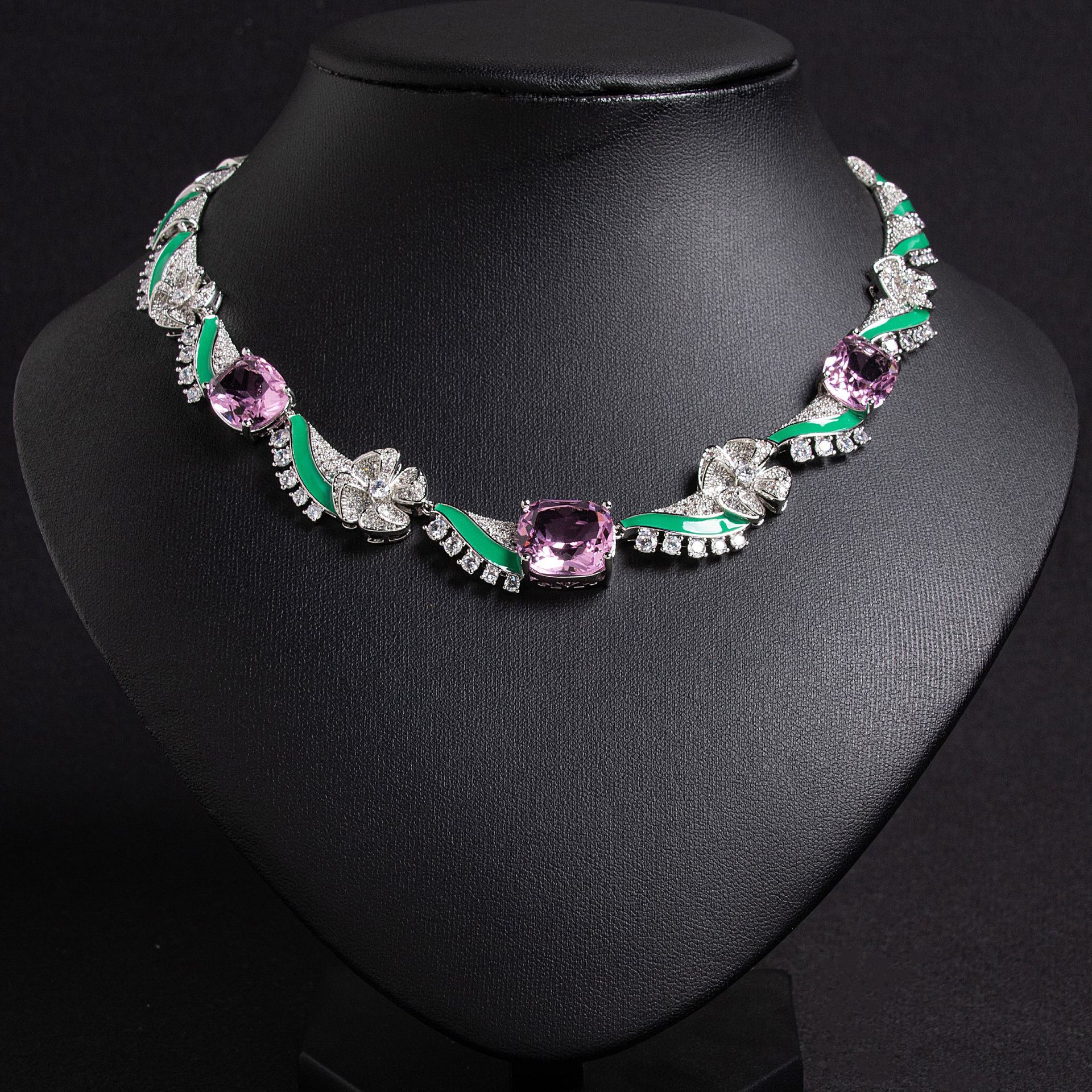 New elegant floral necklace