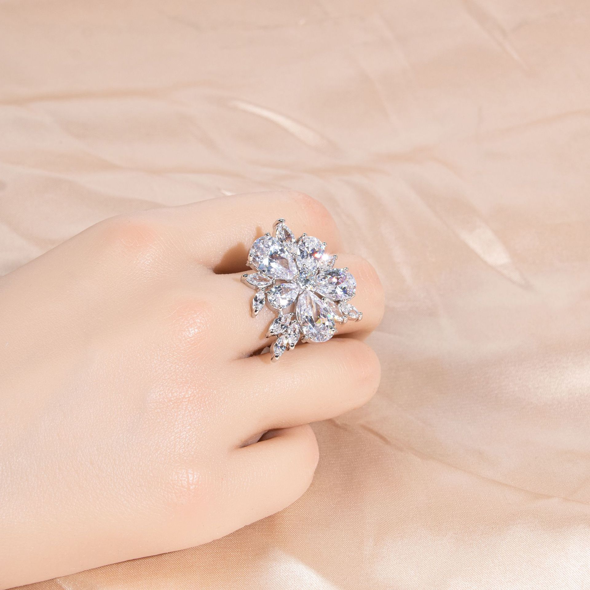 New high quality flower shaped zircon ring