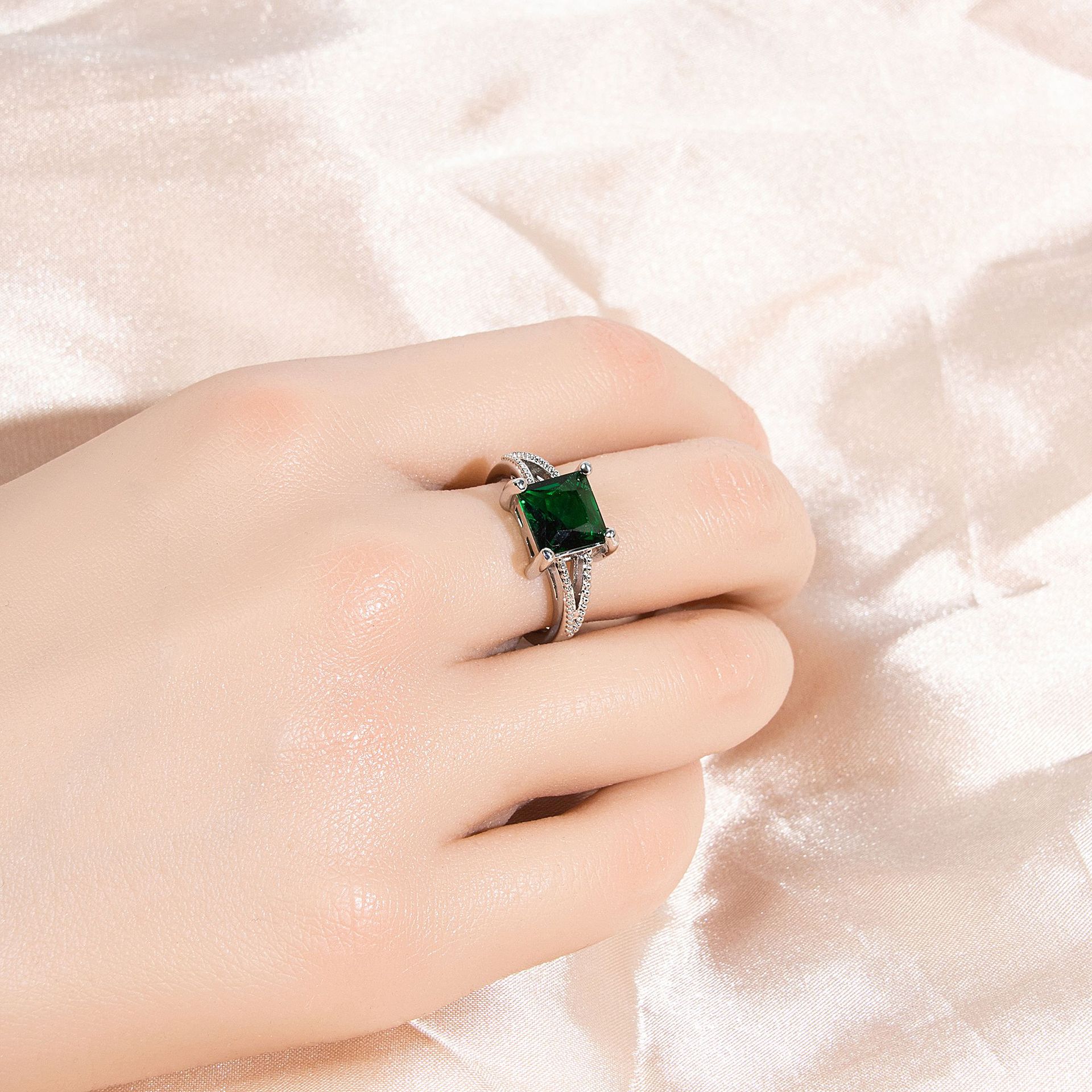 New high quality simple zircon ring
