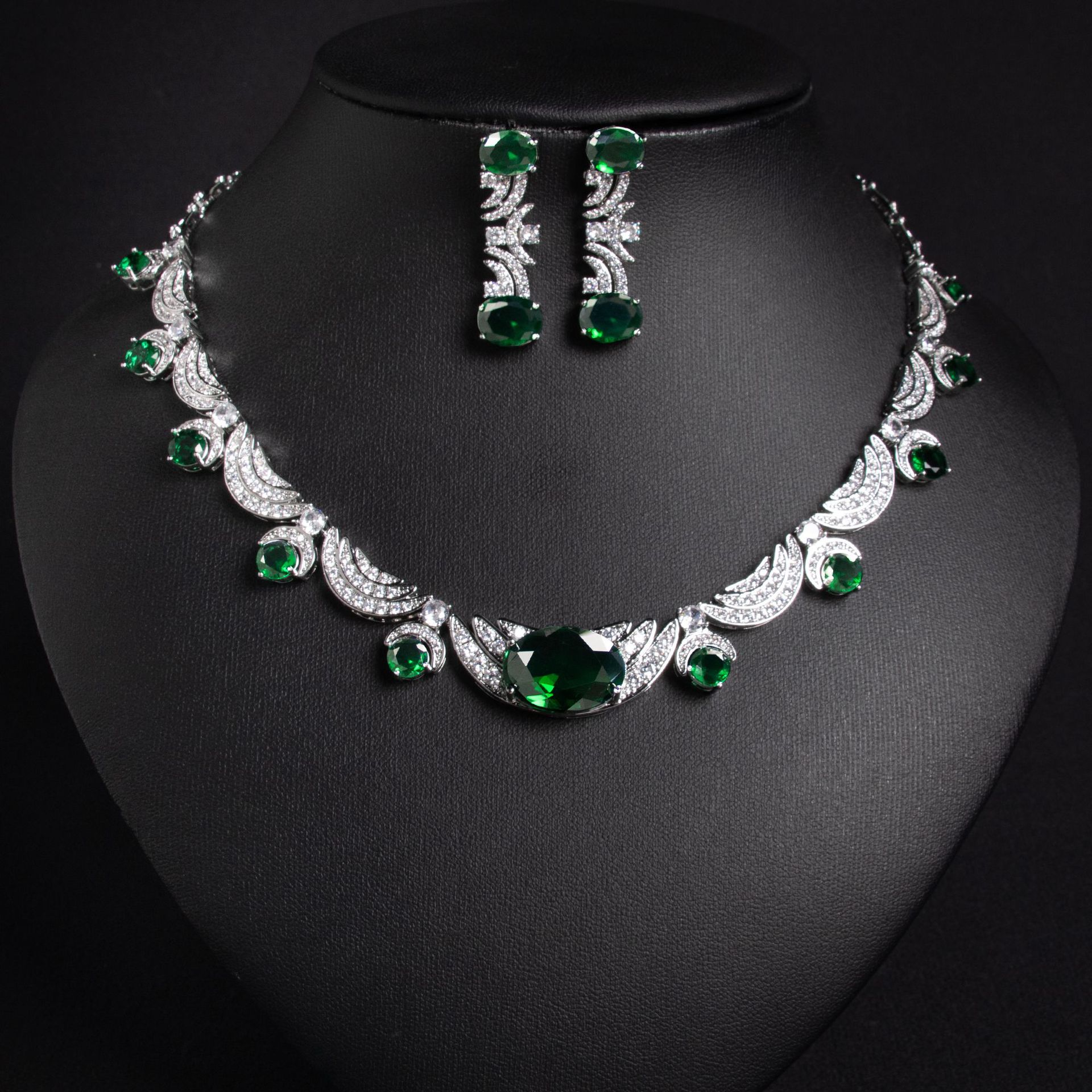 Emerald and Diamond Necklace Set