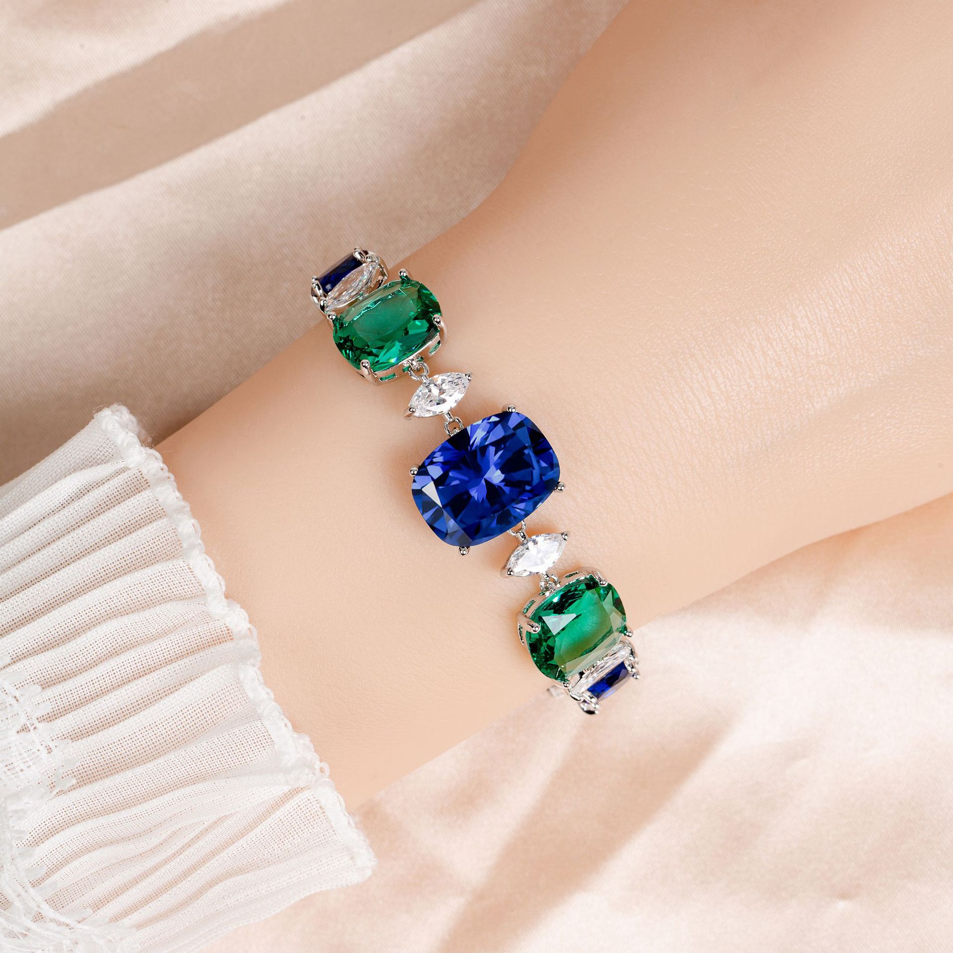 New zircon bracelet suitable for parties