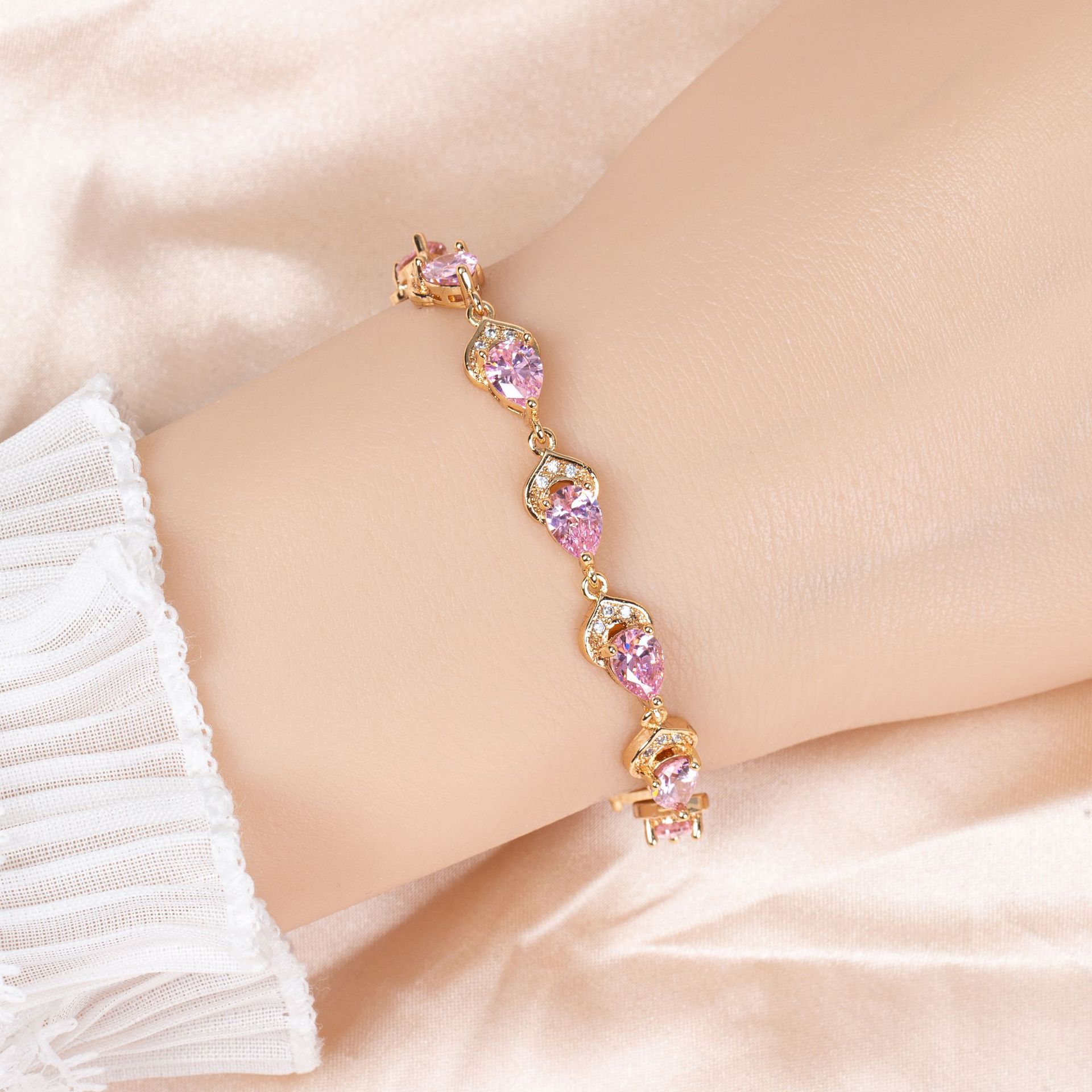 New elegant high quality zircon bracelet