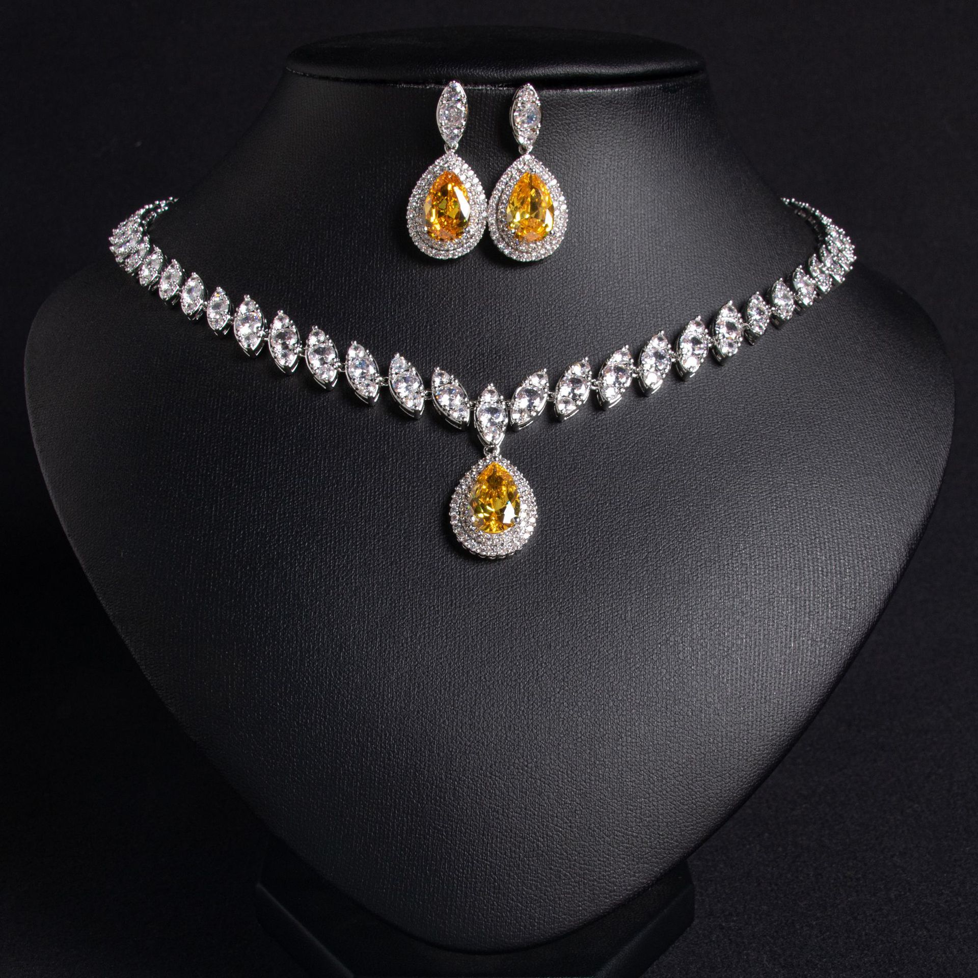 New arrival zircon necklace and earring sets suitable for wholesale