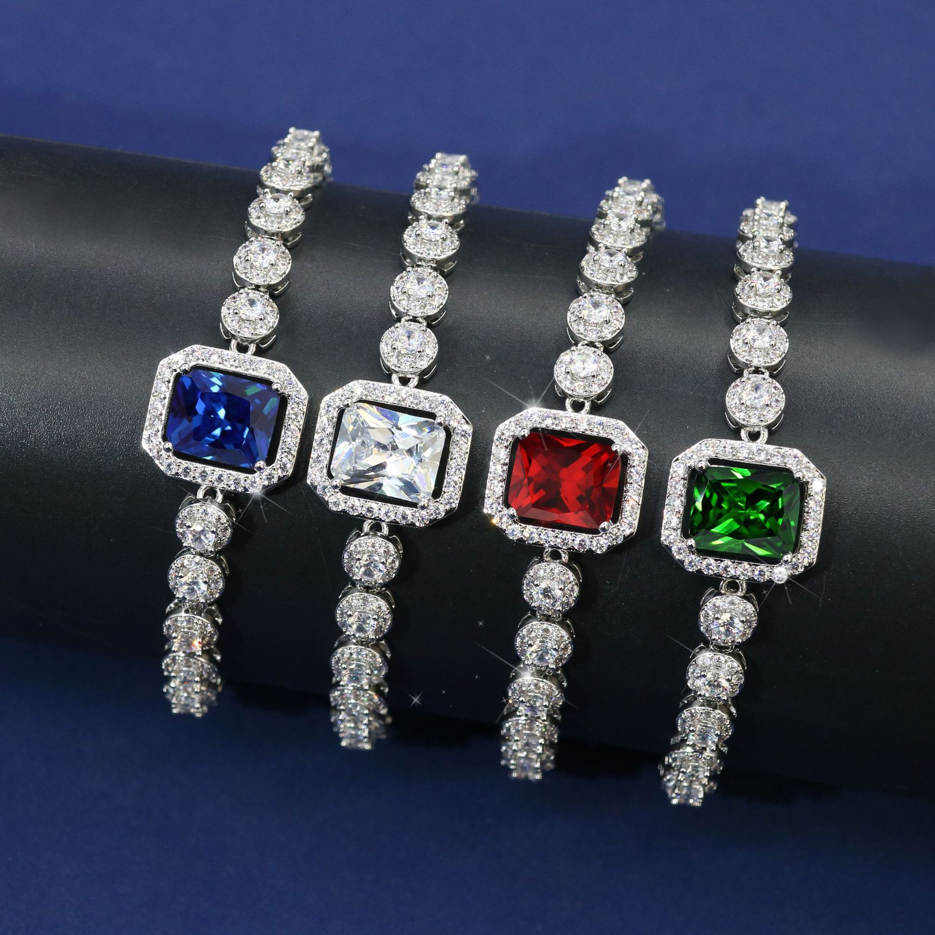 New elegant and noble zircon bracelet
