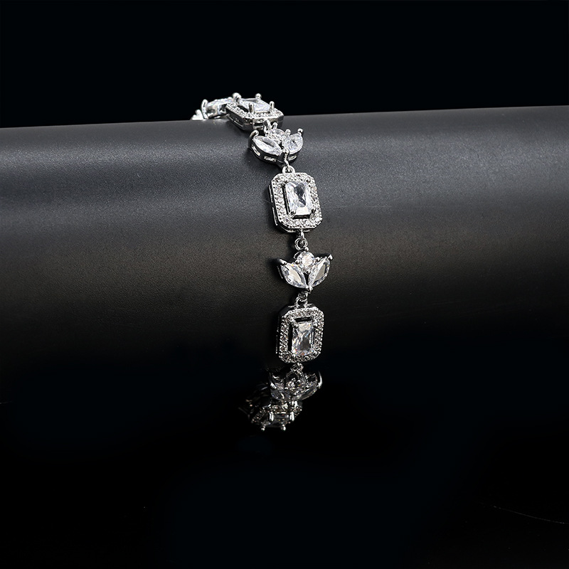 New elegant zircon bracelet