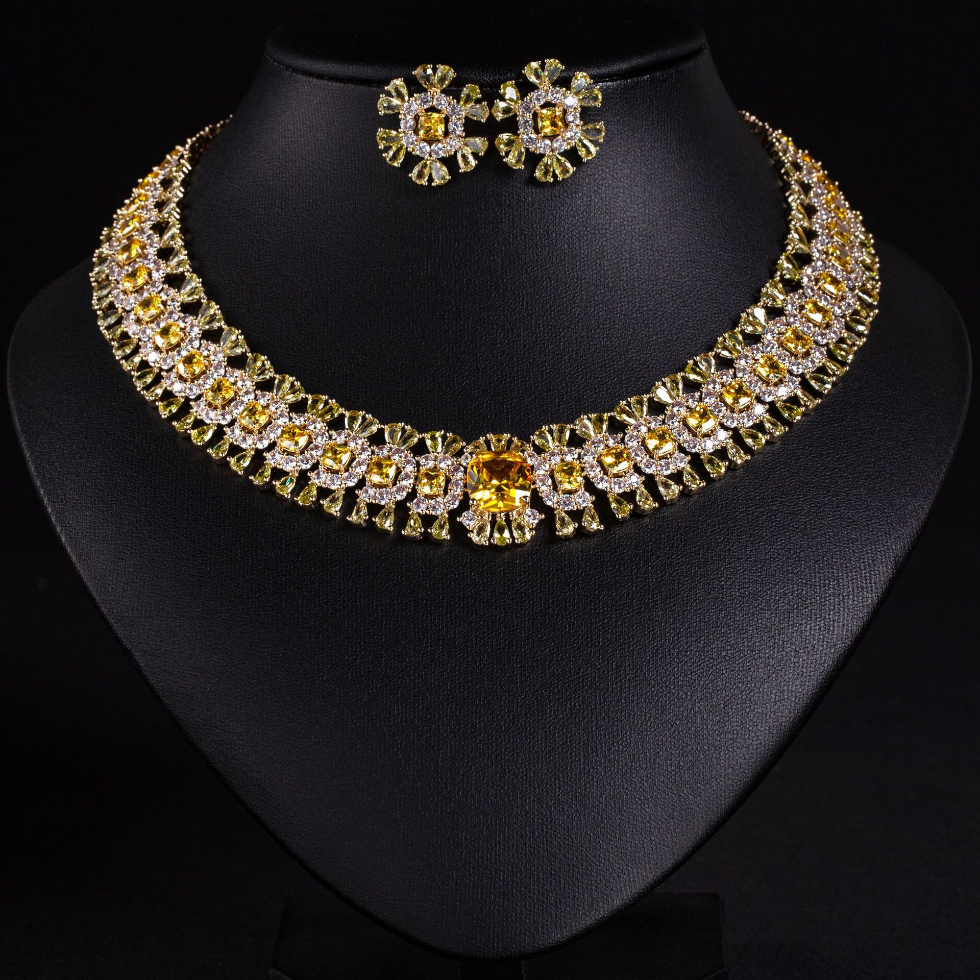 Elegant Gold Necklace Set