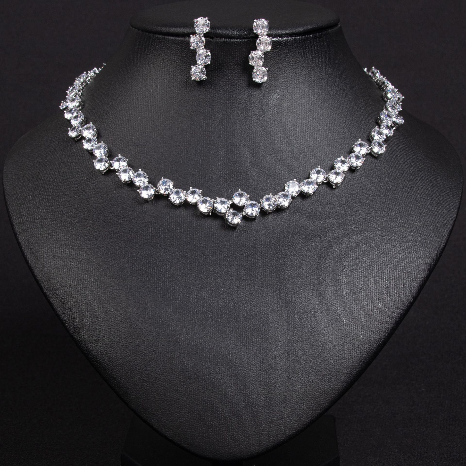 New Youthful Zircon Jewelry Set