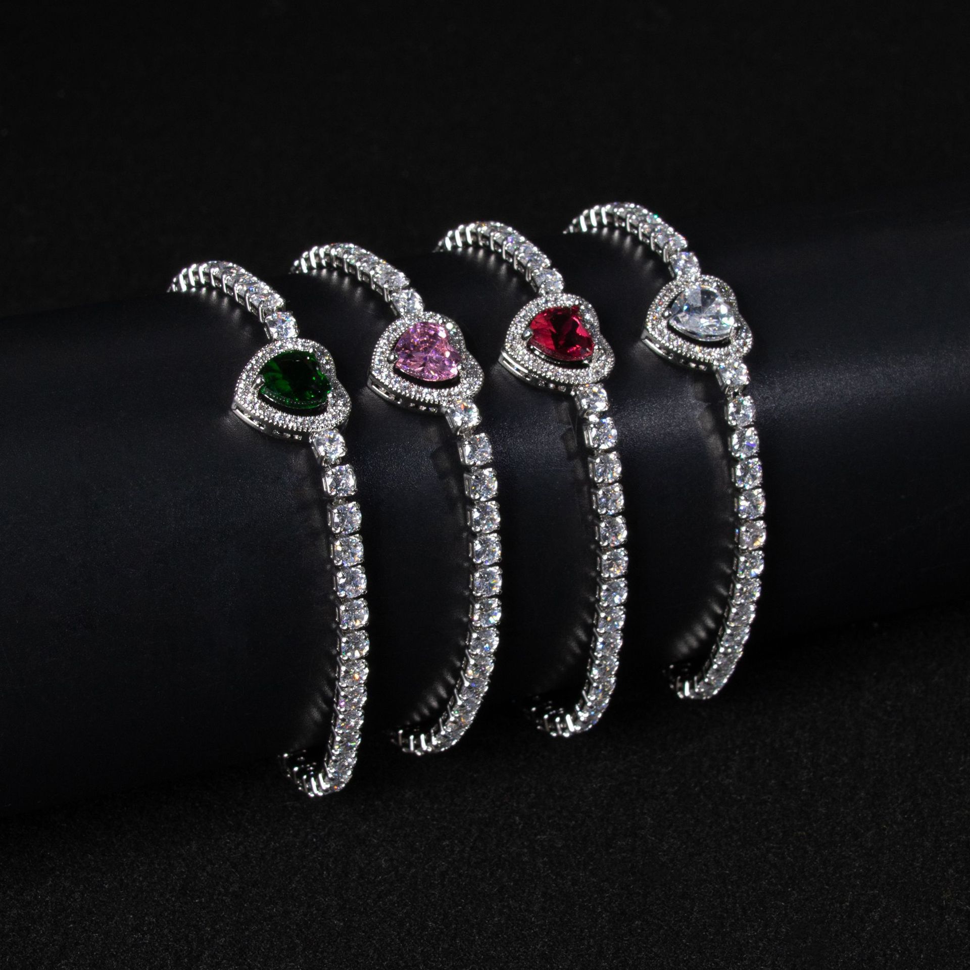 New simple heart-shaped zircon bracelet