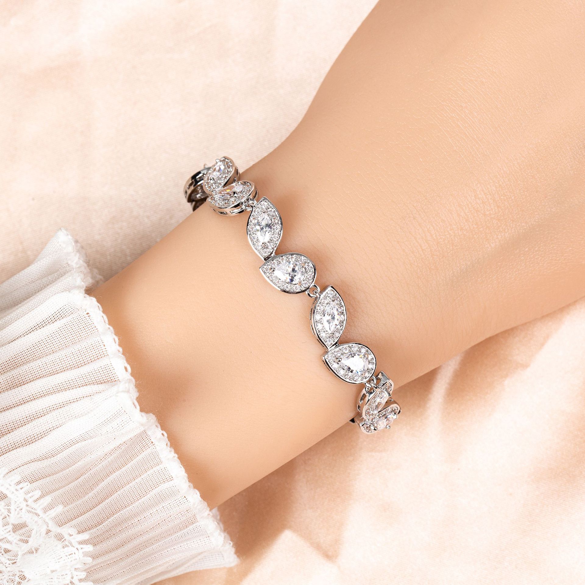 New Simple Beautiful Zircon Bracelet