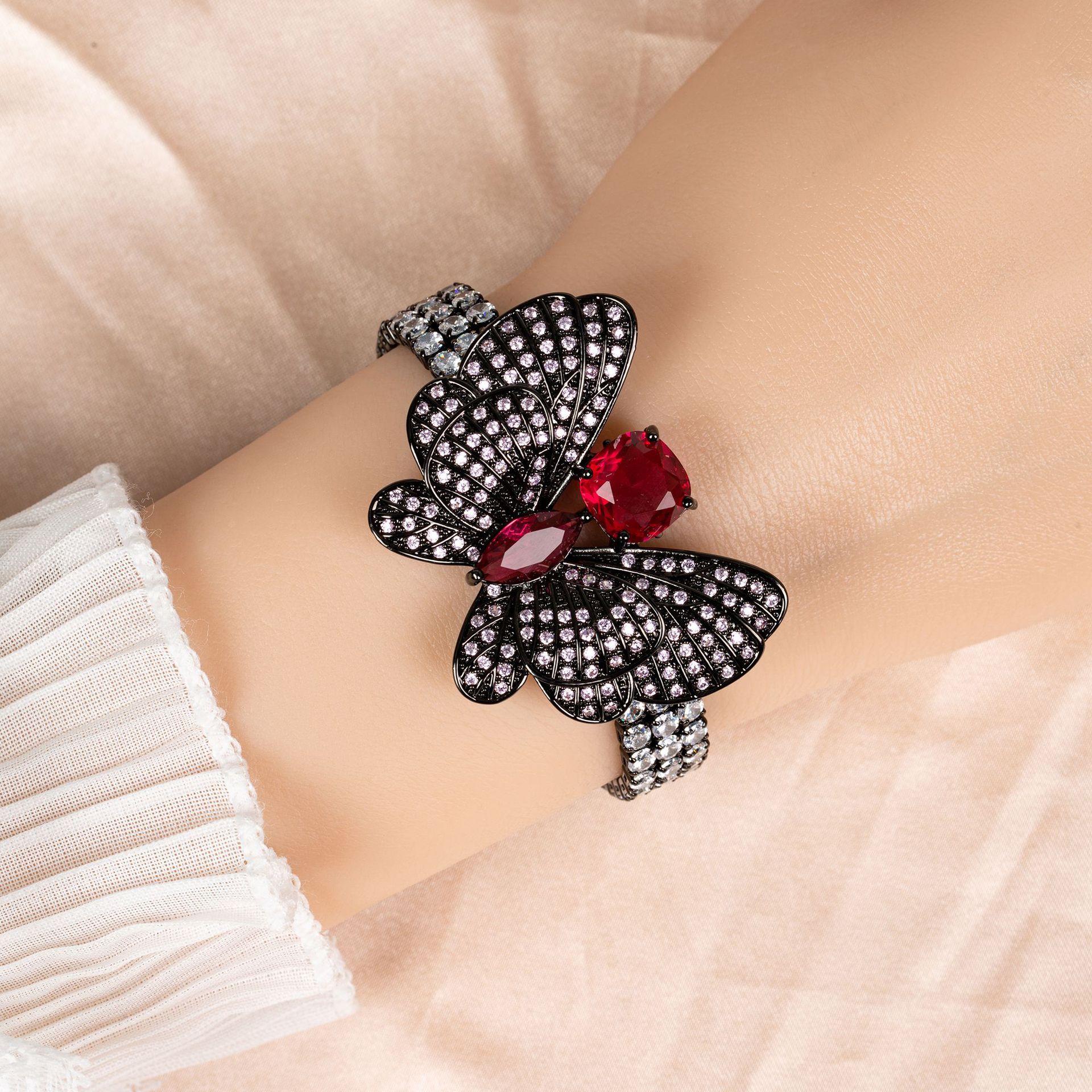 New butterfly zircon bracelet