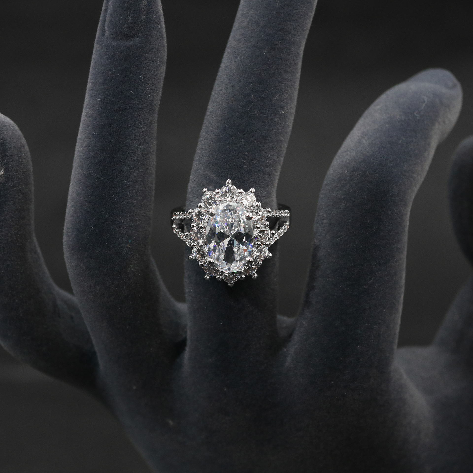 New high quality elegant zircon ring