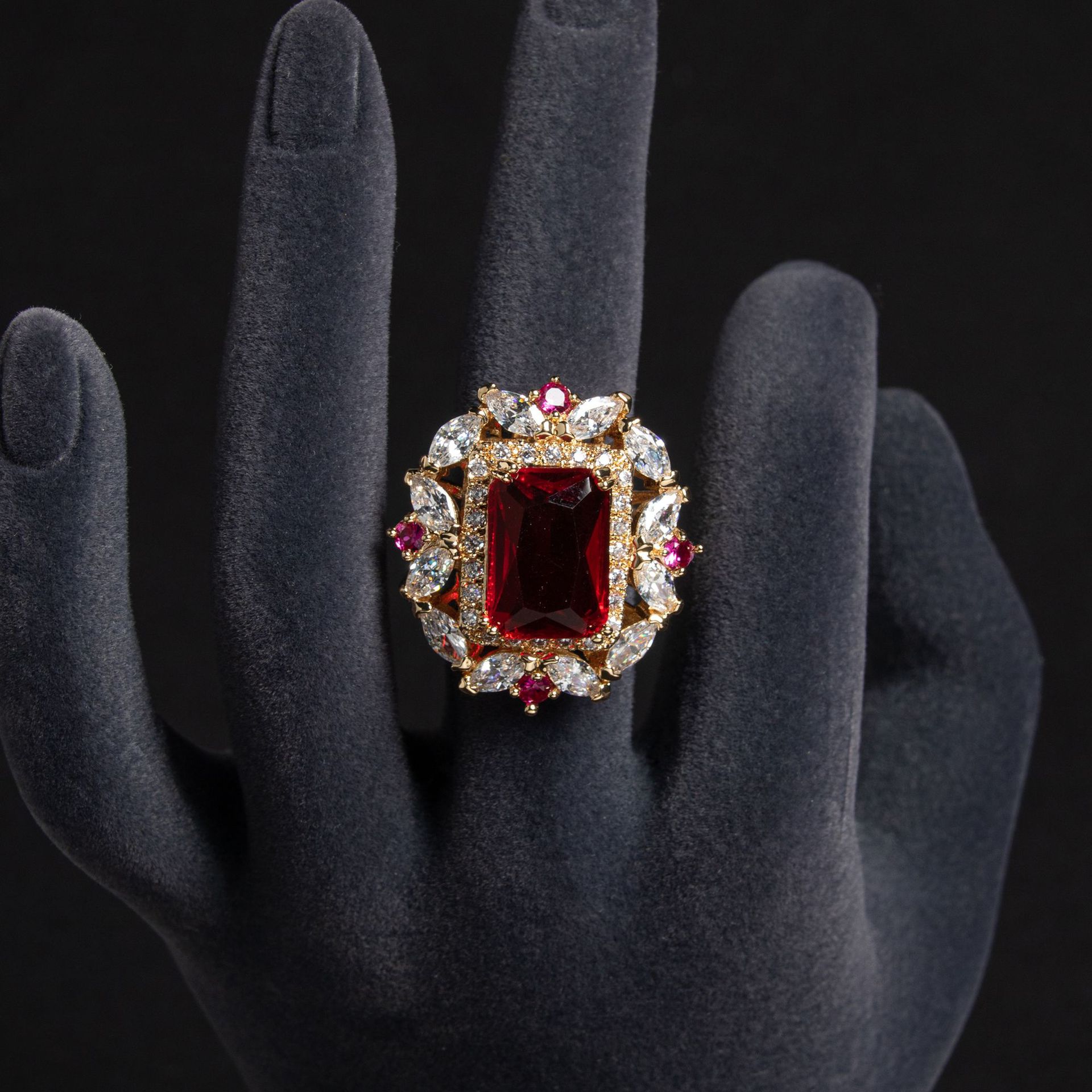 New high quality elegant zircon ring