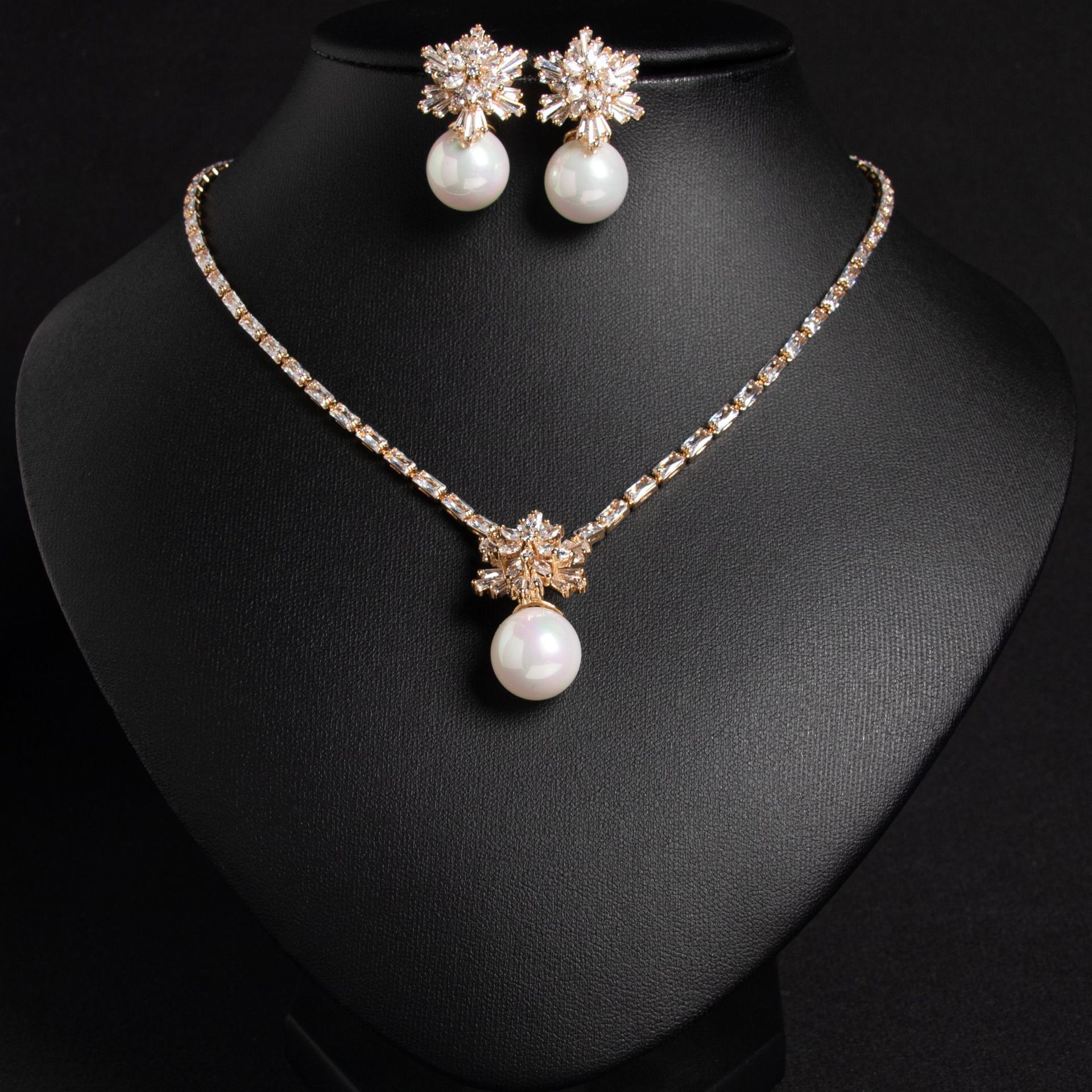 Elegant Pearl Jewelry Set