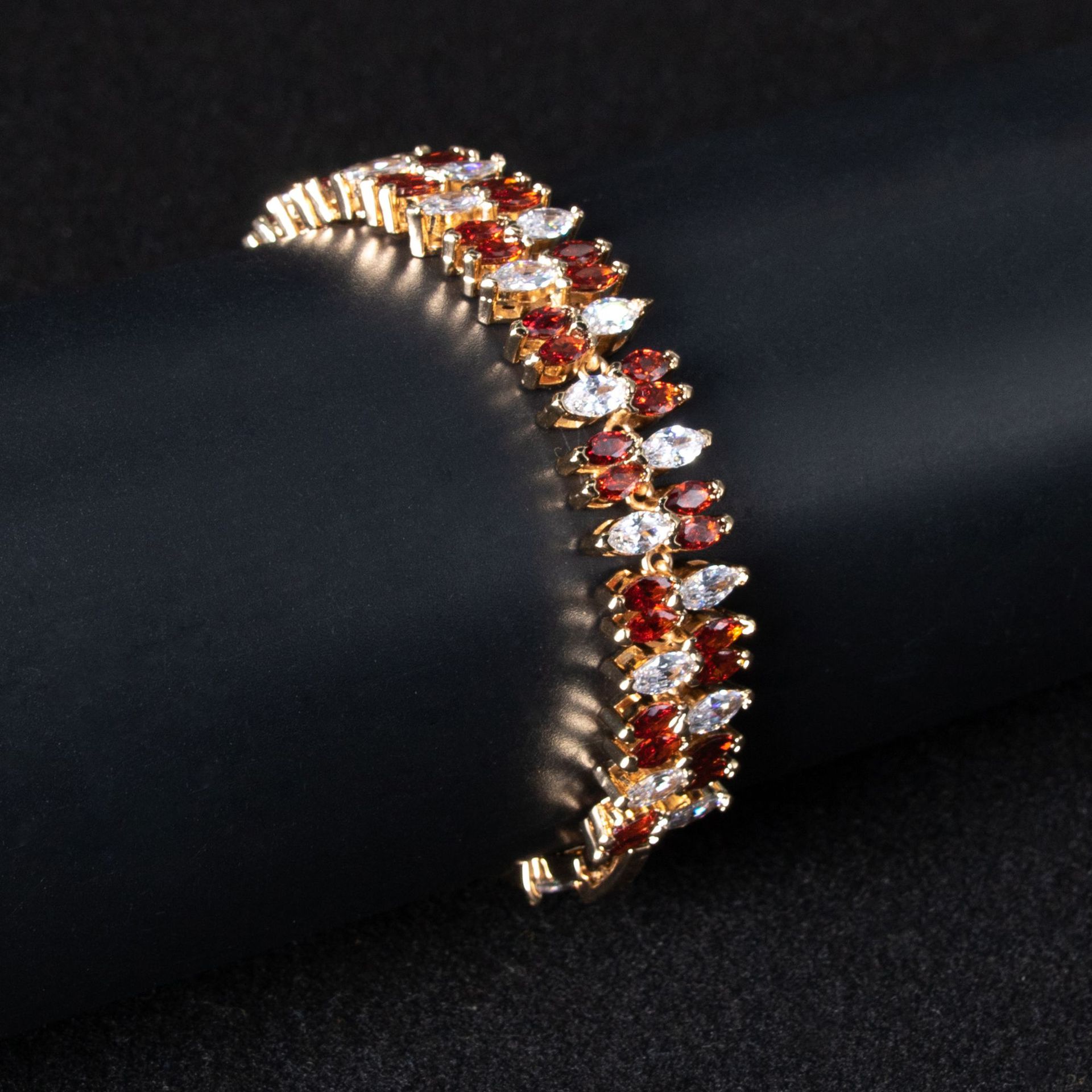 New high quality zircon bracelet