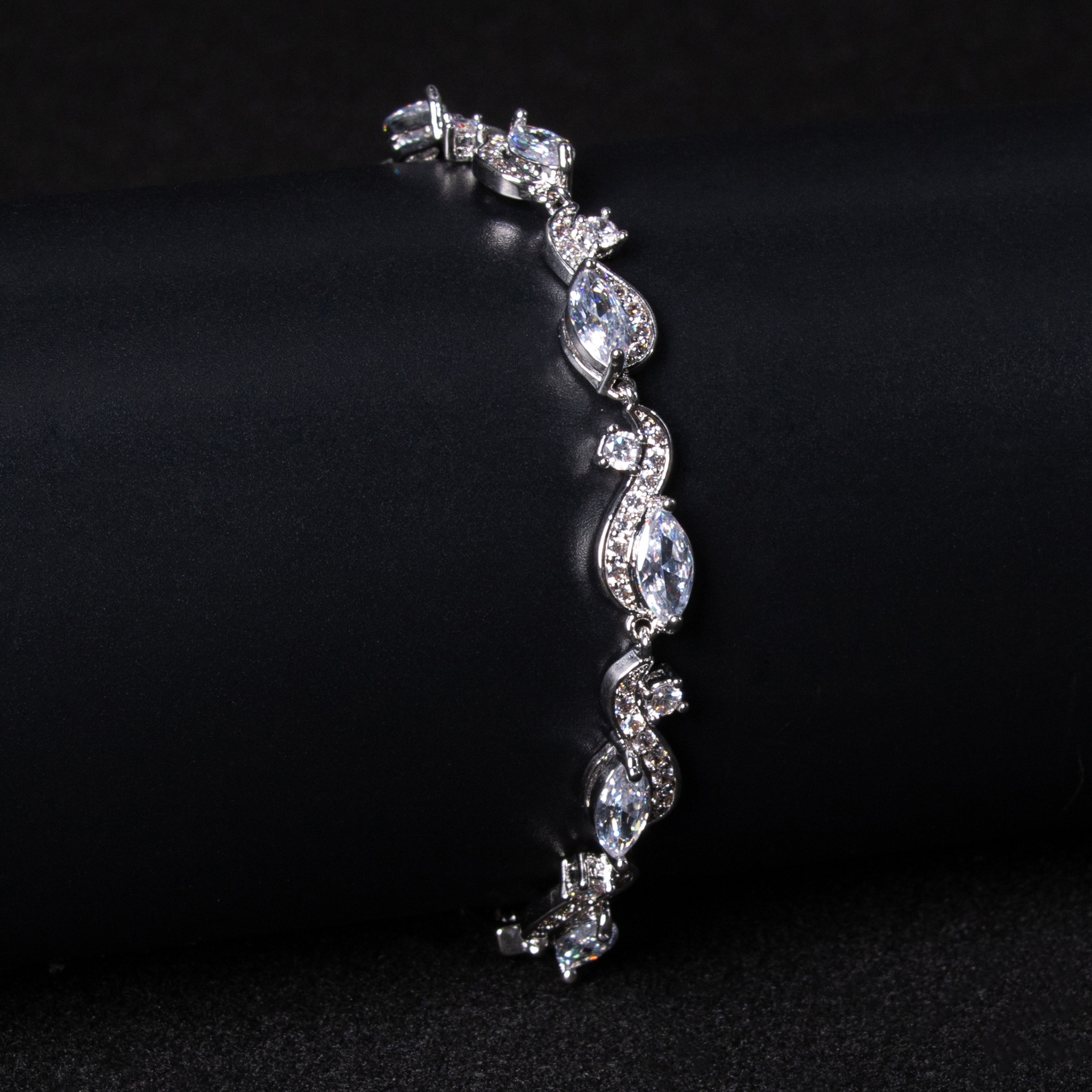 New high quality zircon bracelet