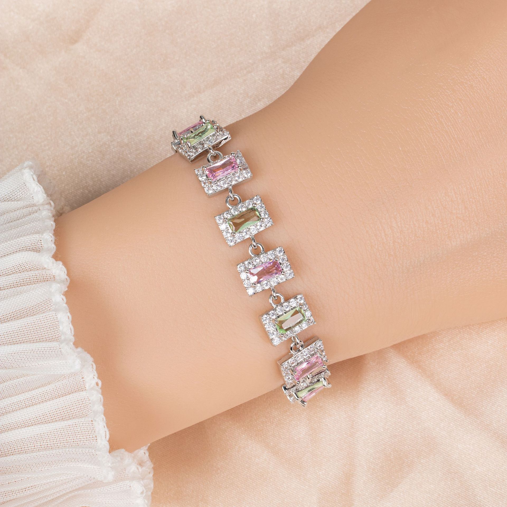 New elegant high quality zircon bracelet