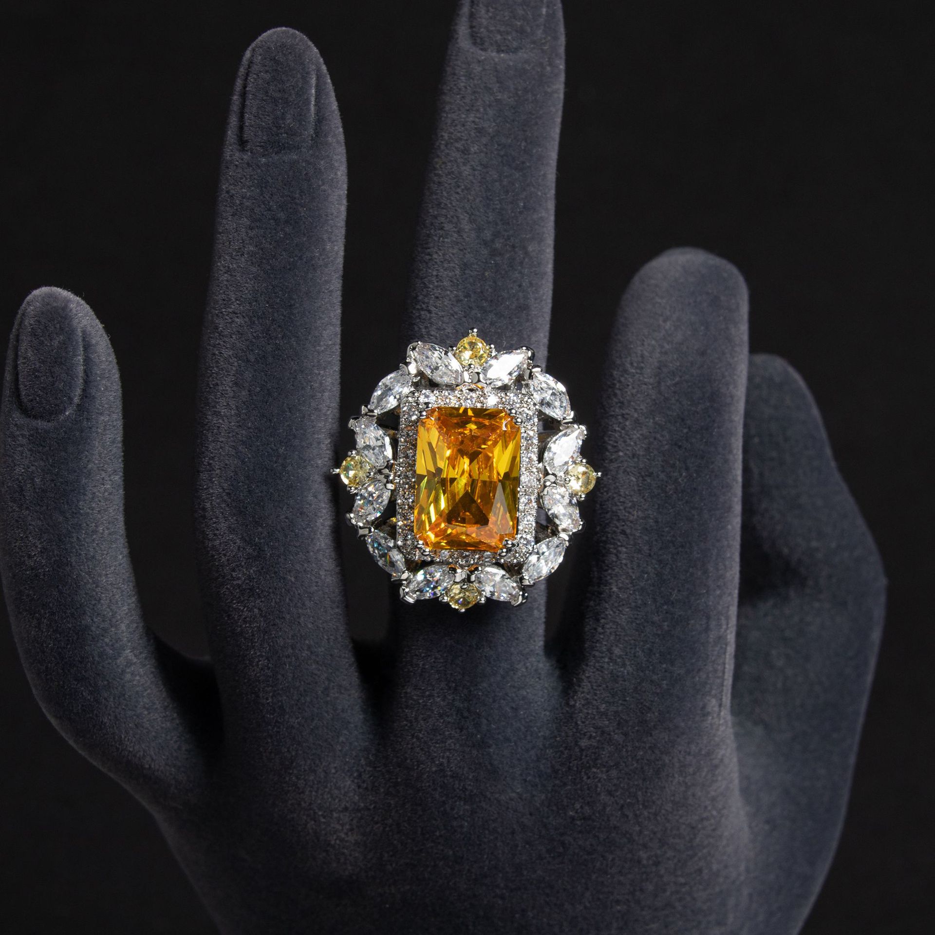 New high quality elegant zircon ring