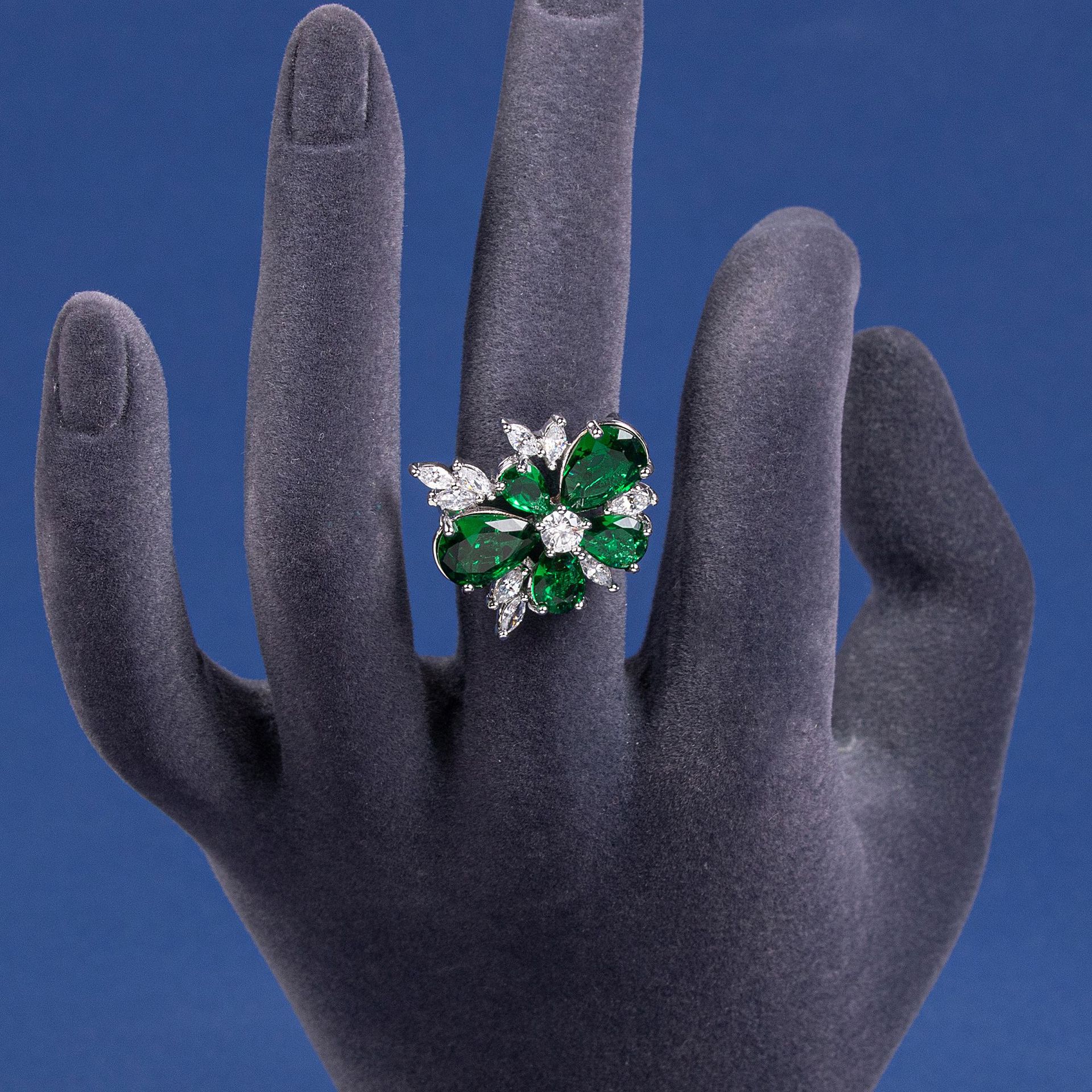 New creative floral zircon ring