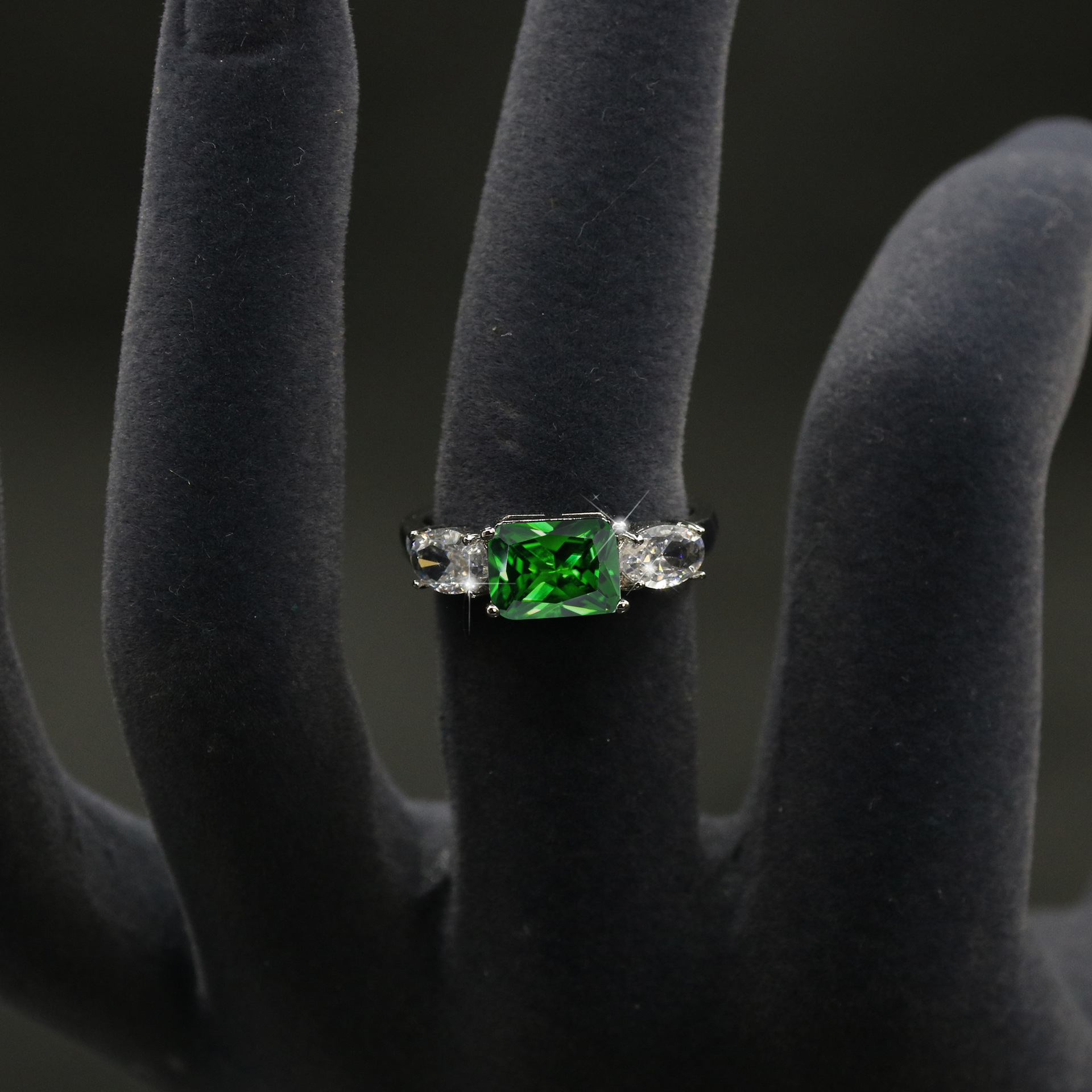 New high quality elegant zircon ring
