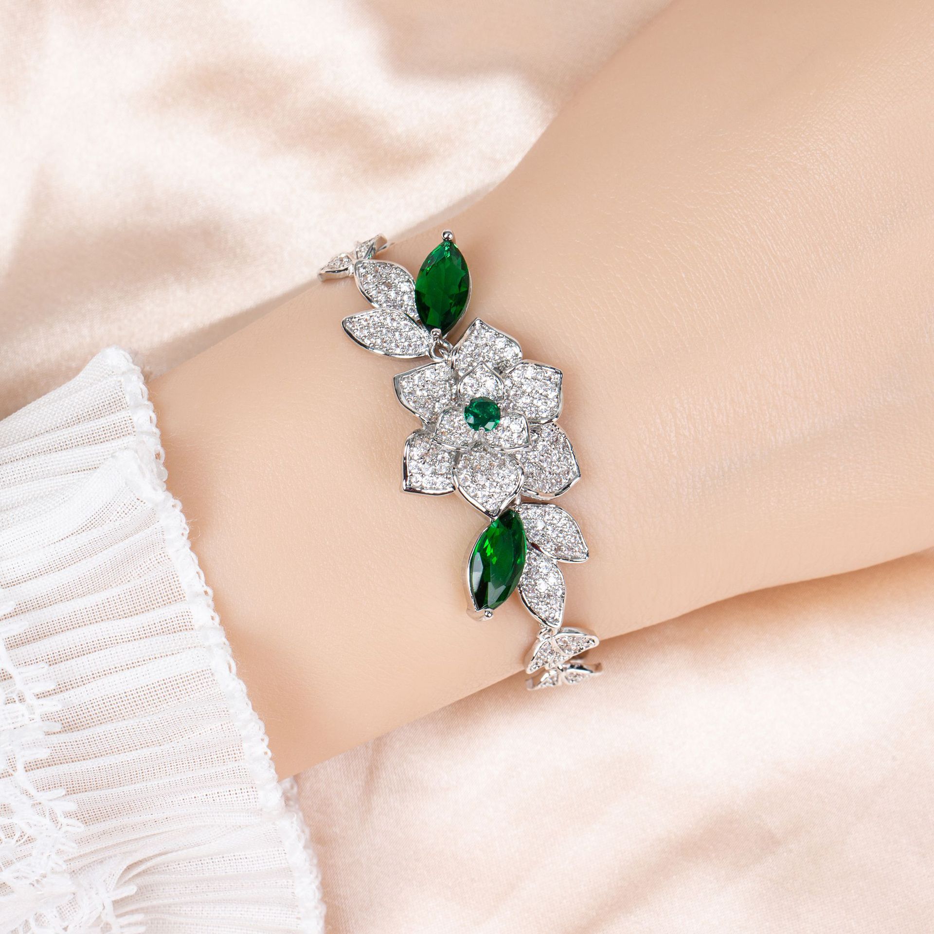 New zircon bracelet suitable for parties