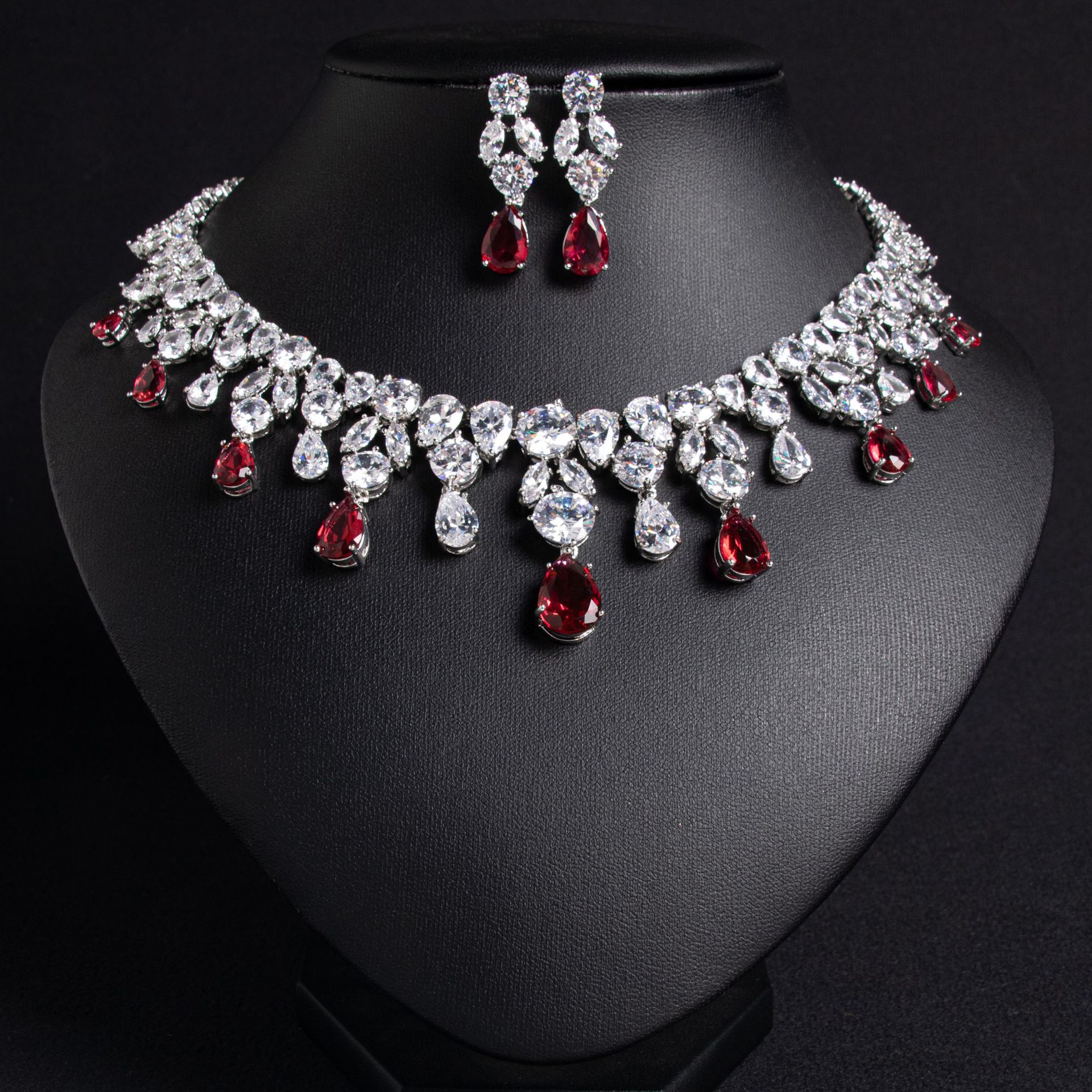 New zircon jewelry set suitable for parties